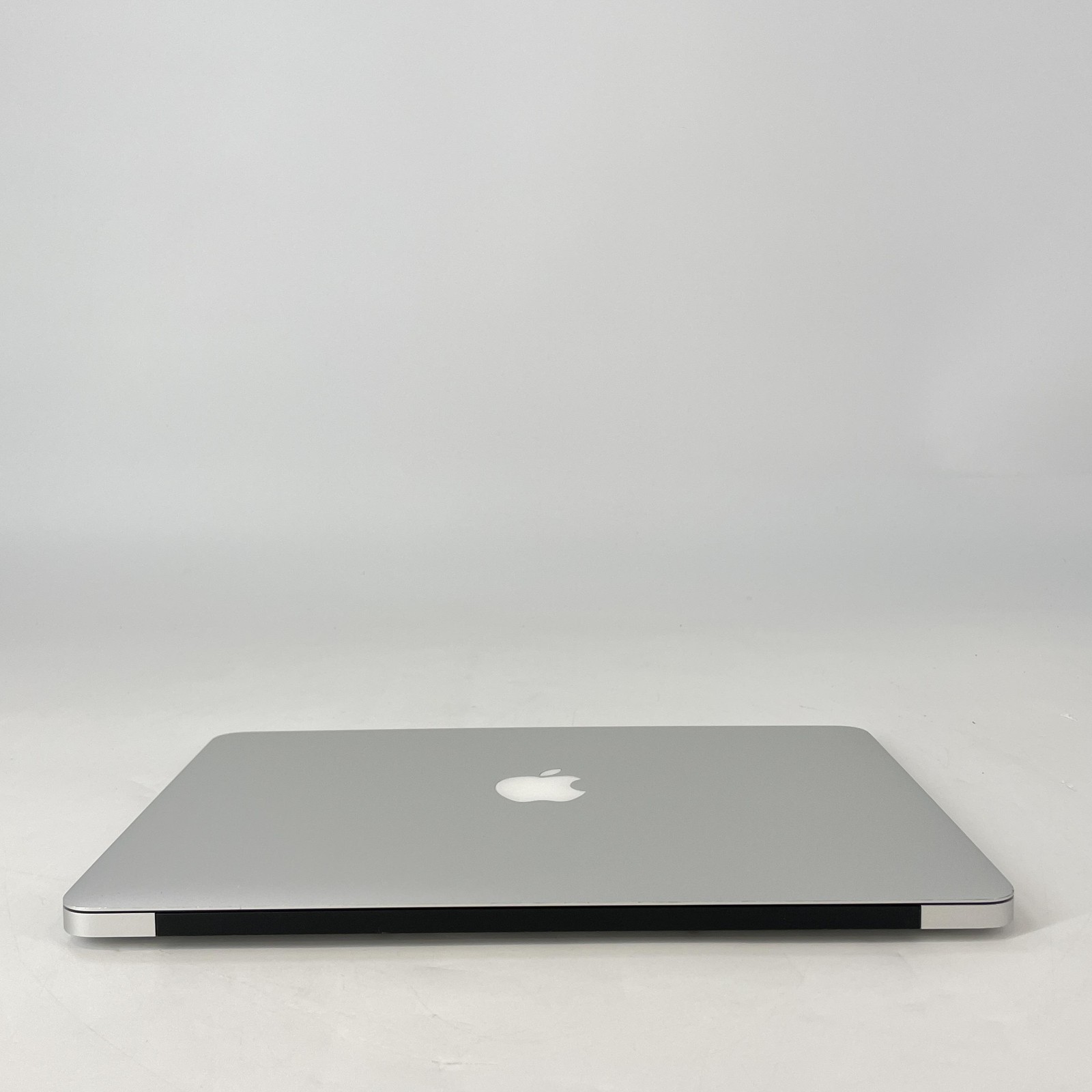 MacBook Air 13 Silver Early 2015 1.8 GHz Intel Core i5 5th Gen. 8GB 1TB SSD Good