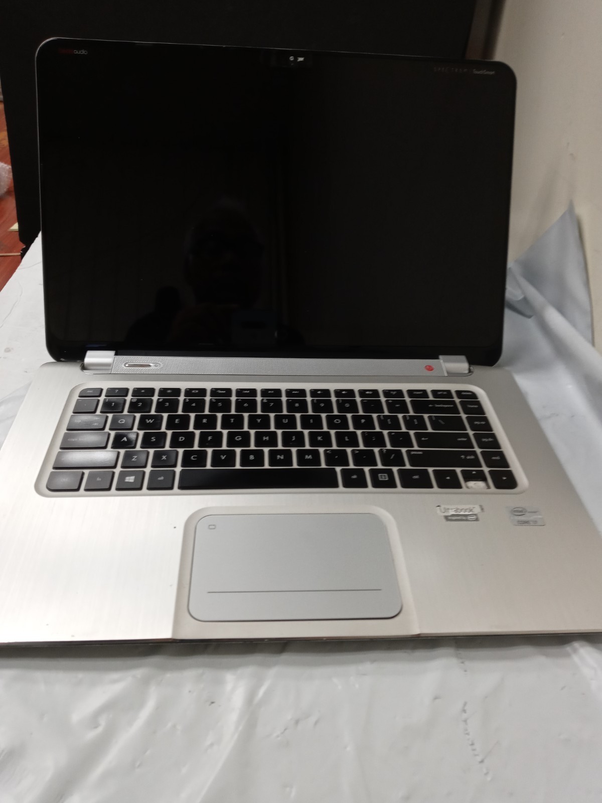 HP Spectre XT Touchsmart 15-4010nr I7-3517U 1.9GHZ 8GB RAM 0GB HDD NO OS NO AC