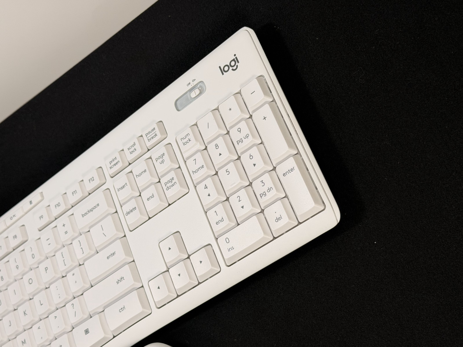 Logitech MK295 Silent Wireless Keyboard and Mouse Combo – White – UNUSED NO BOX