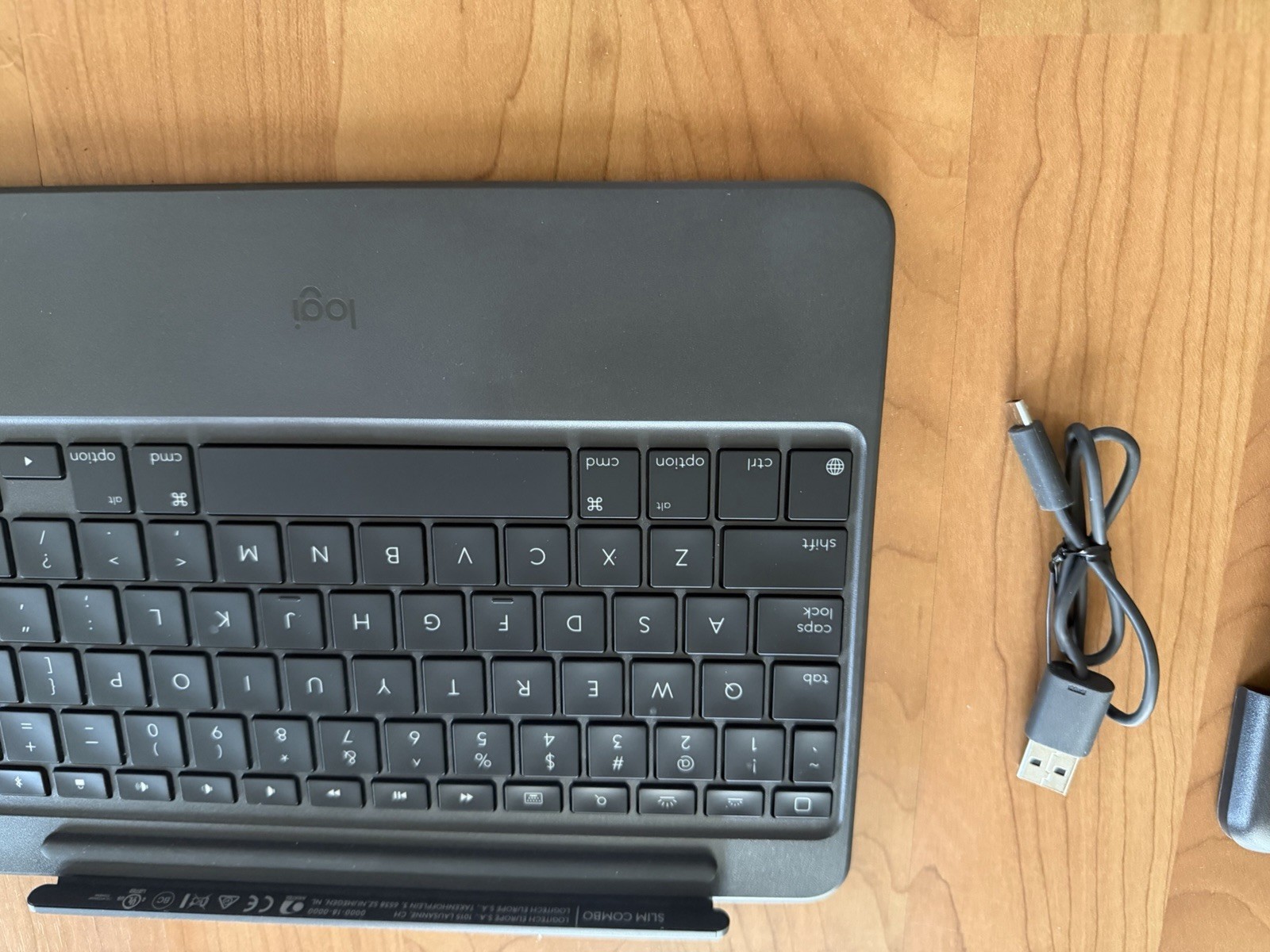 Logitech Combo Touch Keyboard Case for Apple iPad 5th and 6th gen Open Box