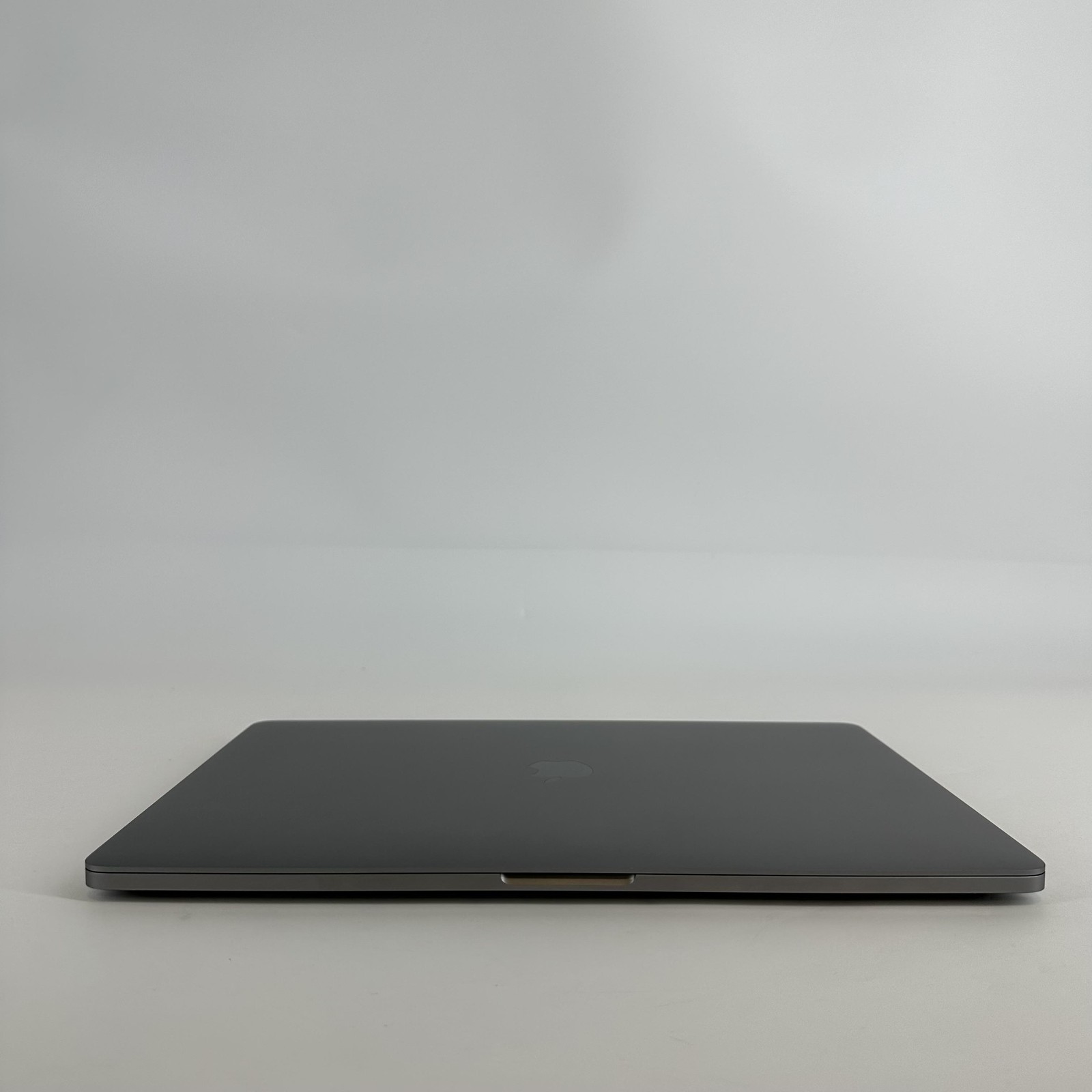 MacBook Pro 16 Touch Bar Space Gray 2019 2.4 GHz i9 32GB 1TB Radeon Pro 5500M