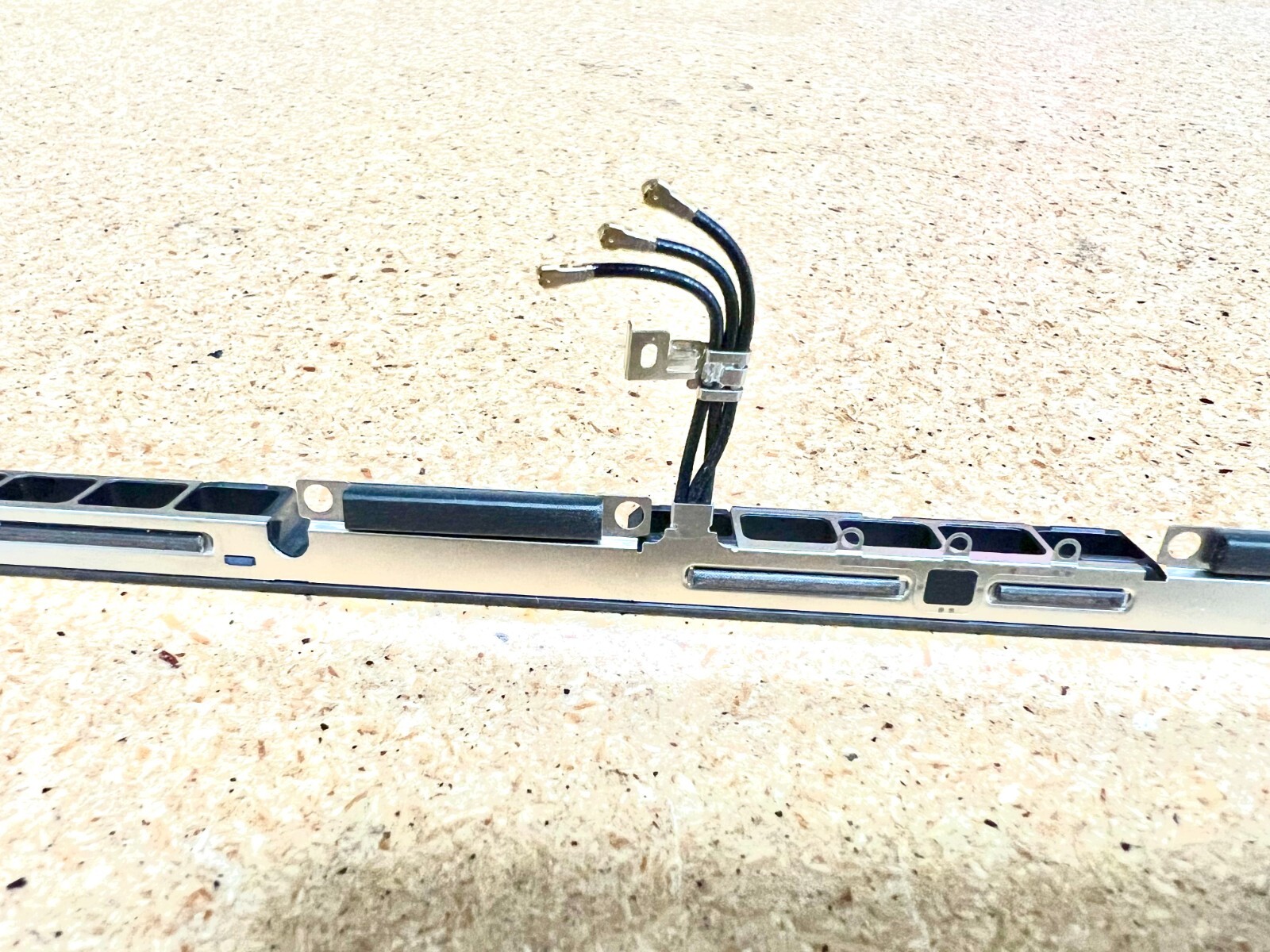 923-06790 Antenna Bar Wifi Bluetooth MacBook Pro 16″ 2021 A2485