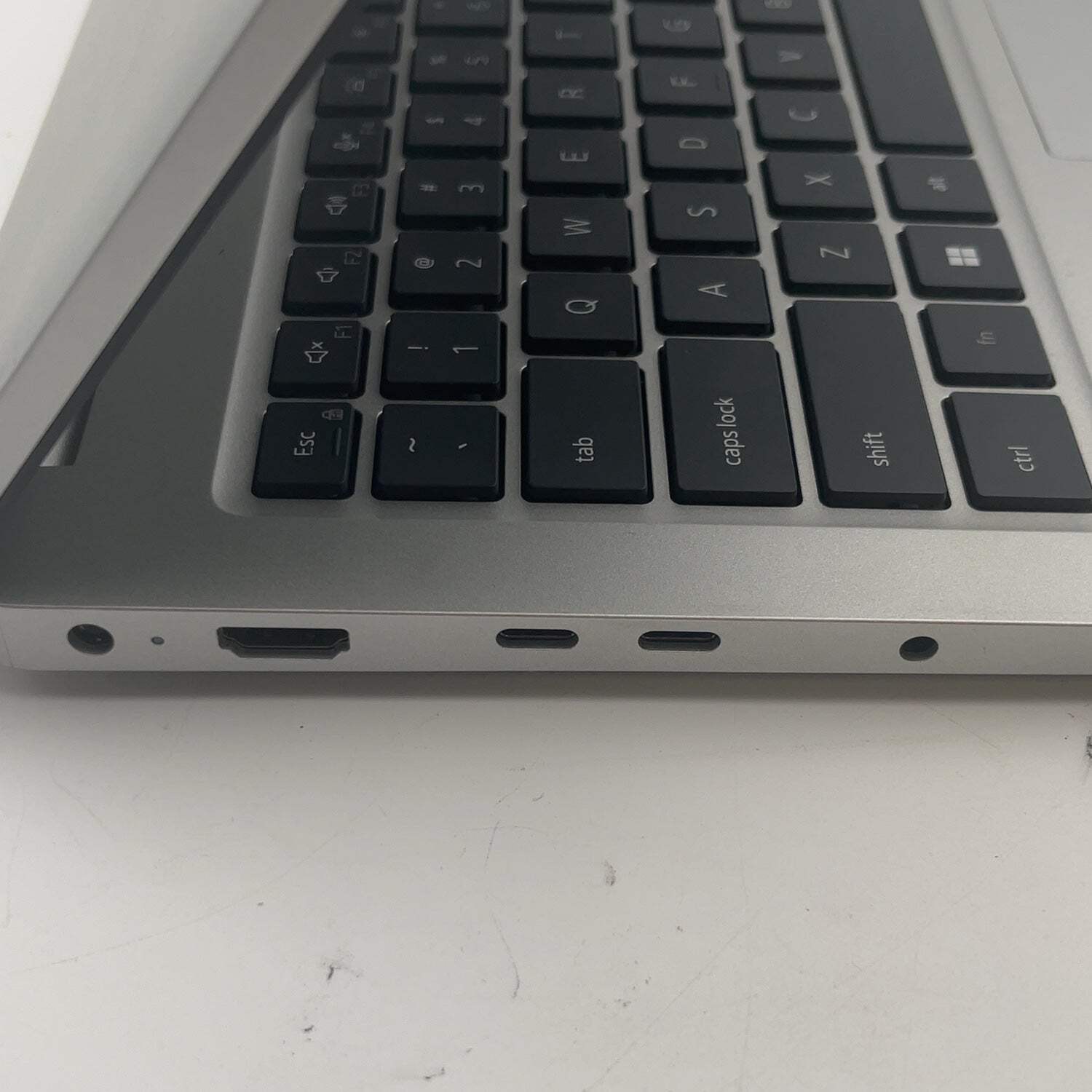 Dell Pro 14 PC14250 13.3″ Core Ultra 5 235U 2.0GHz 16GB RAM 256GB SSD