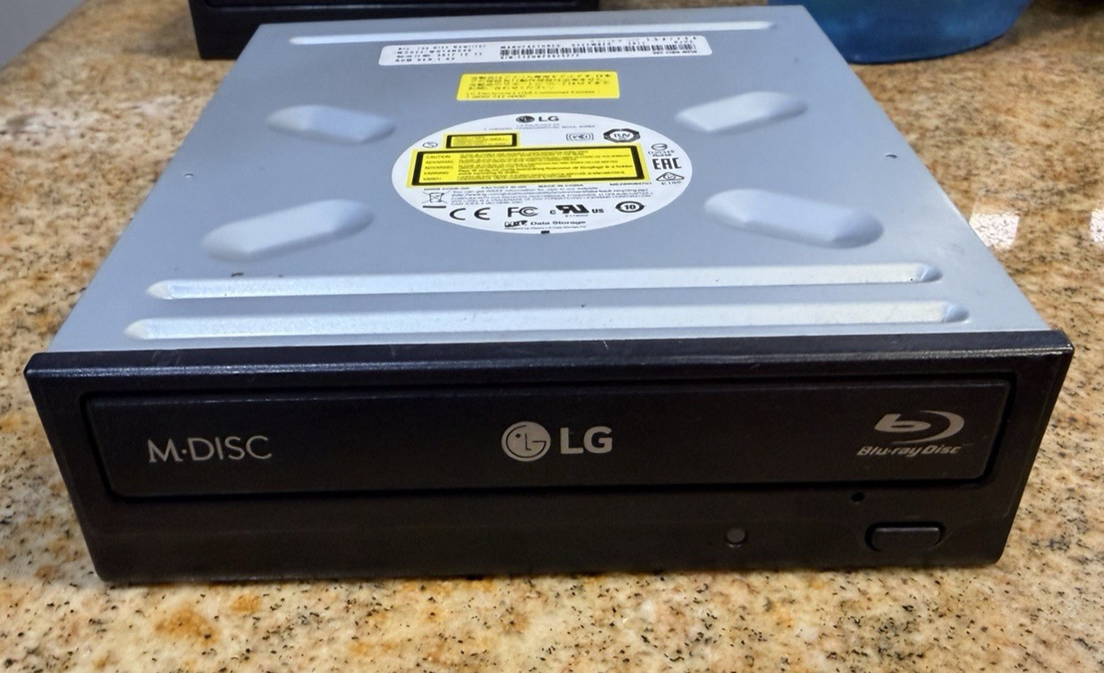 LG WH14NS40 Internal SATA Blu-ray M-DISC Rewriter 14x 5.25in Black