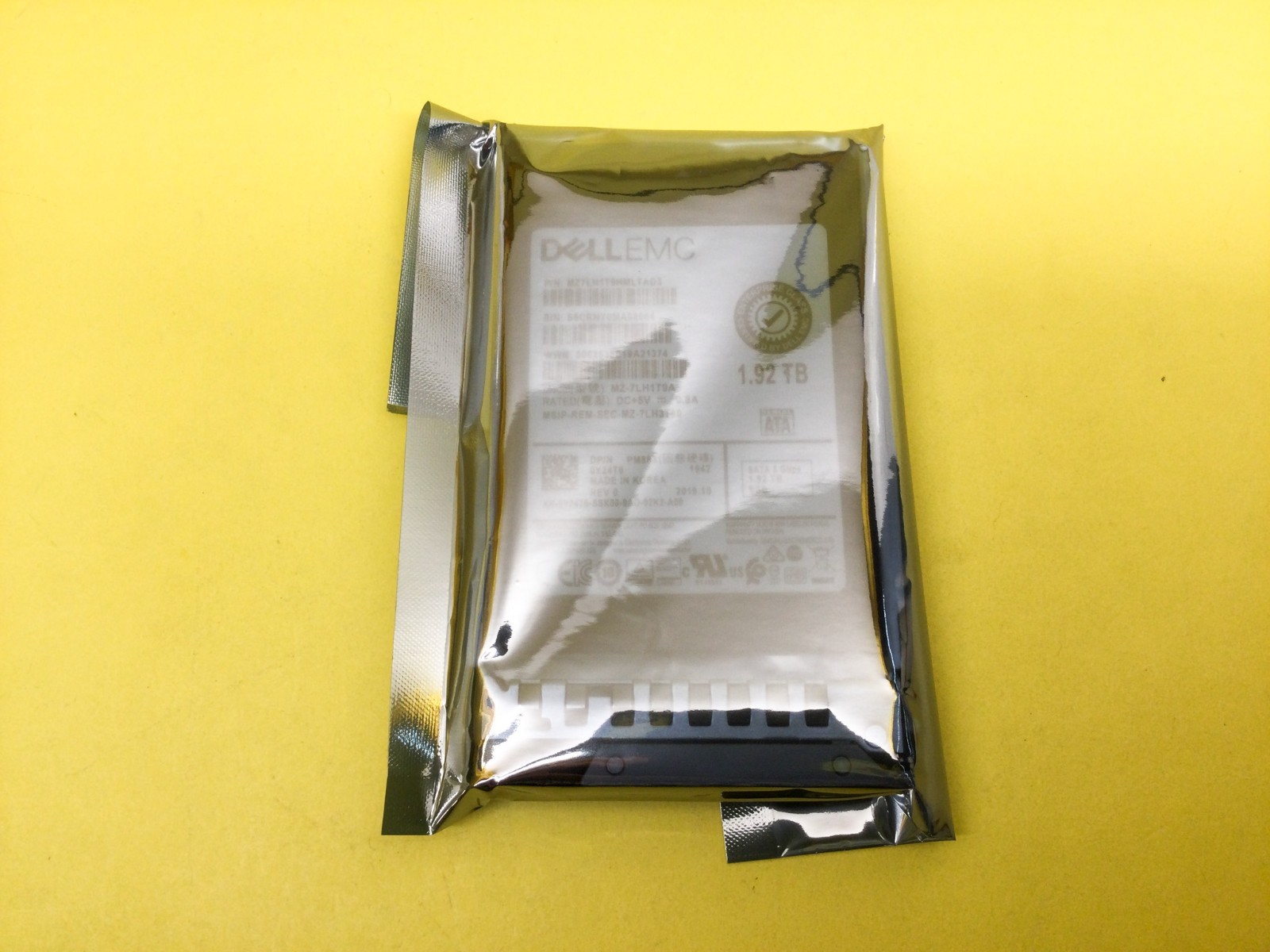 Y24T6 Dell 1.92TB Read Intensive SATA 6Gbps 2.5in SSD 0Y24T6 MZ-7LH1T9A NEW