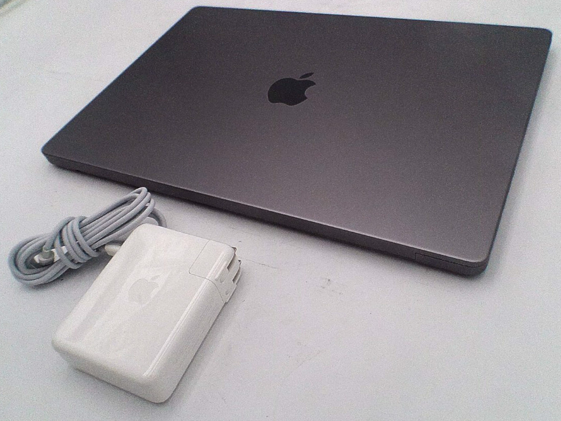 Apple MacBook Pro M1 MAX 16″ A2485 10-Cores 64GB / 1TB Gray 2021 -97% Battery