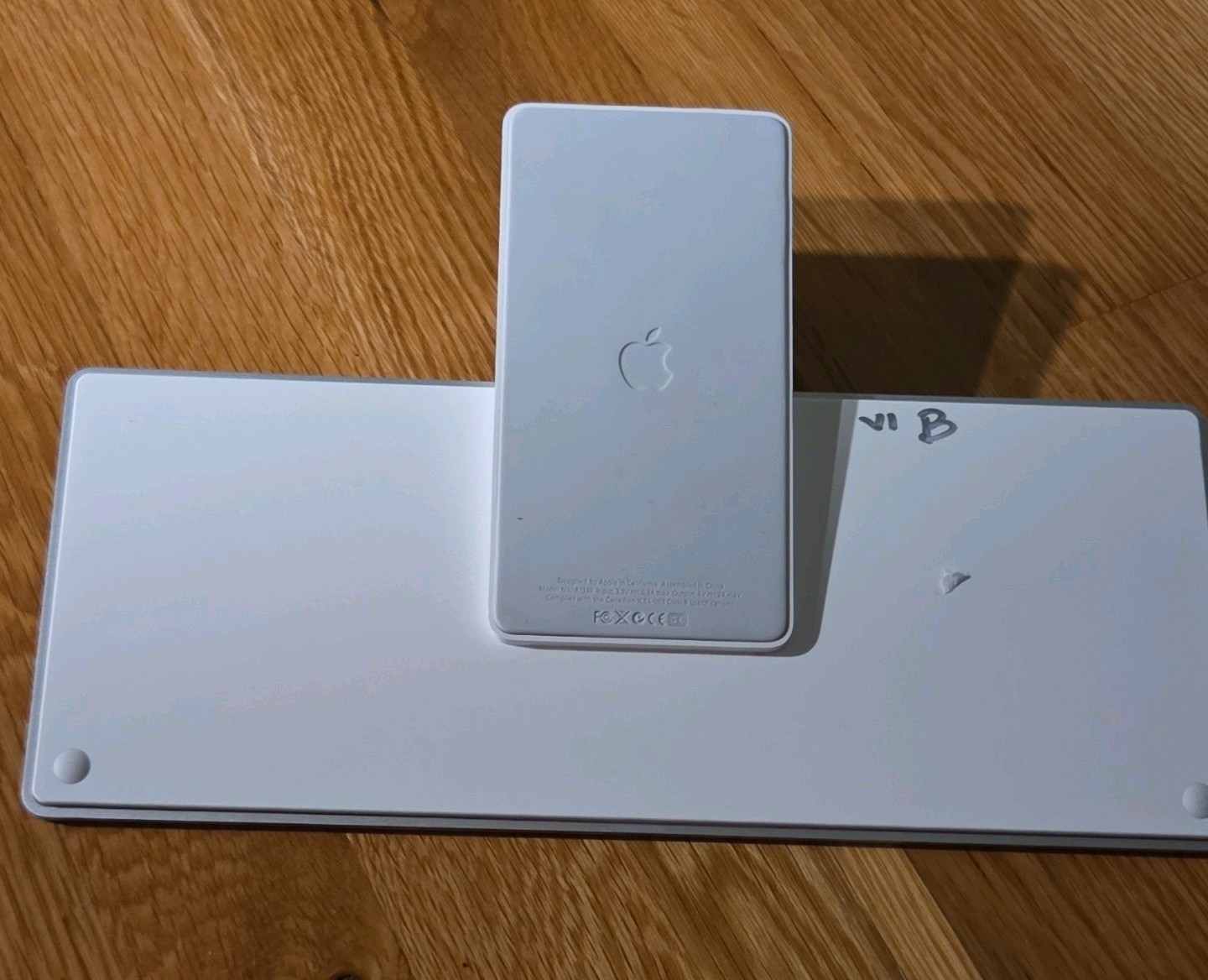 Apple A1359 iPad Keyboard Dock White 2010 QWERTY English Line-Out UNTESTED