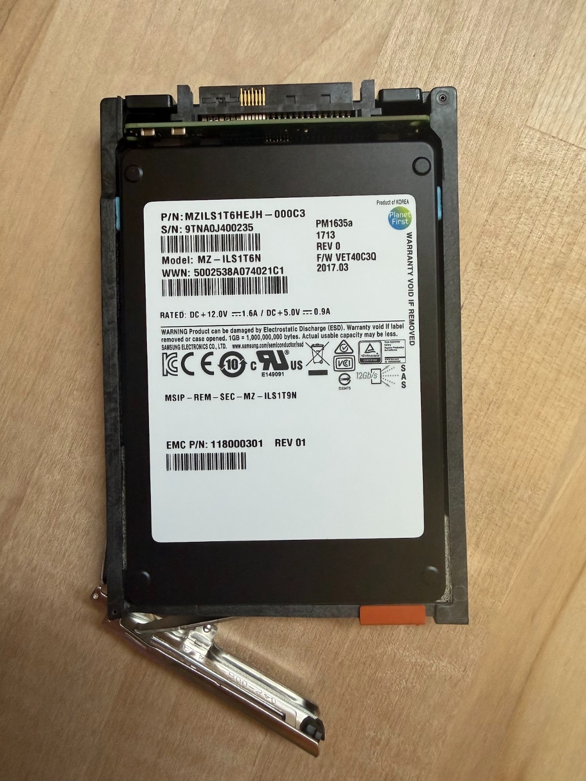 EMC Unity 1.6TB 2.5″ SAS 12Gb SSD 005052397 MZ-ILS1T6N 118000301 with caddy