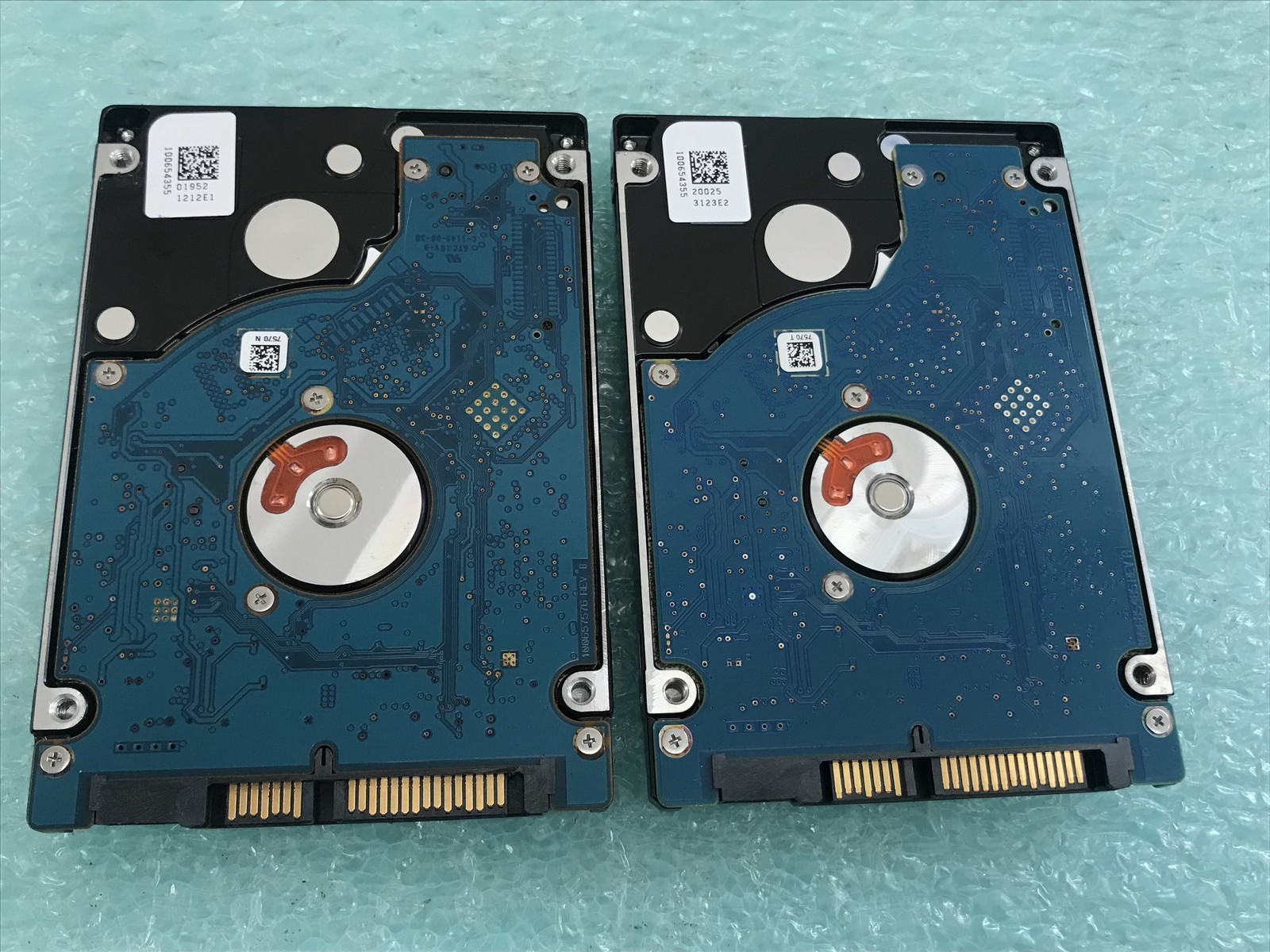 (Lot of 2) Seagate Momentus XT ST750LX003 750GB 7.2K 2.5″ Hybrid Drive – HD755A