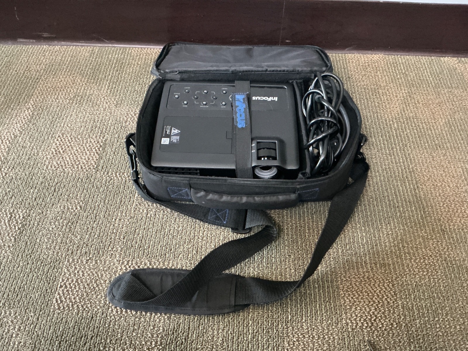 InFocus IN1116 DLP Projector Portable HDMI