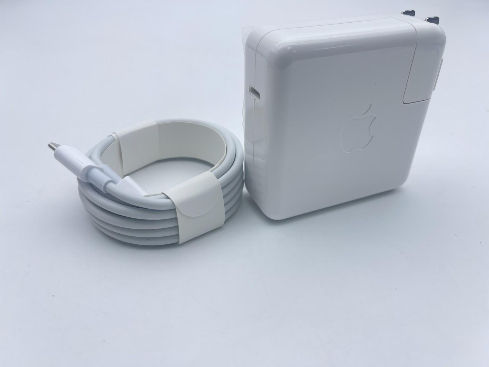 Genuine OEM 61W USB-C Apple Power Adapter Charger MacBook/Air/Pro13 14 15 16 US