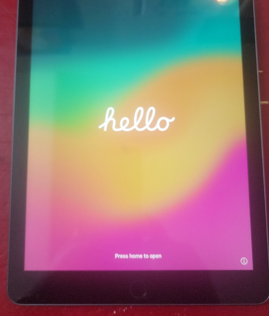 Apple iPad 6th Gen 32GB Silver Wi-Fi 9.7″ iOS 17 Tested and reset iPad ONLY