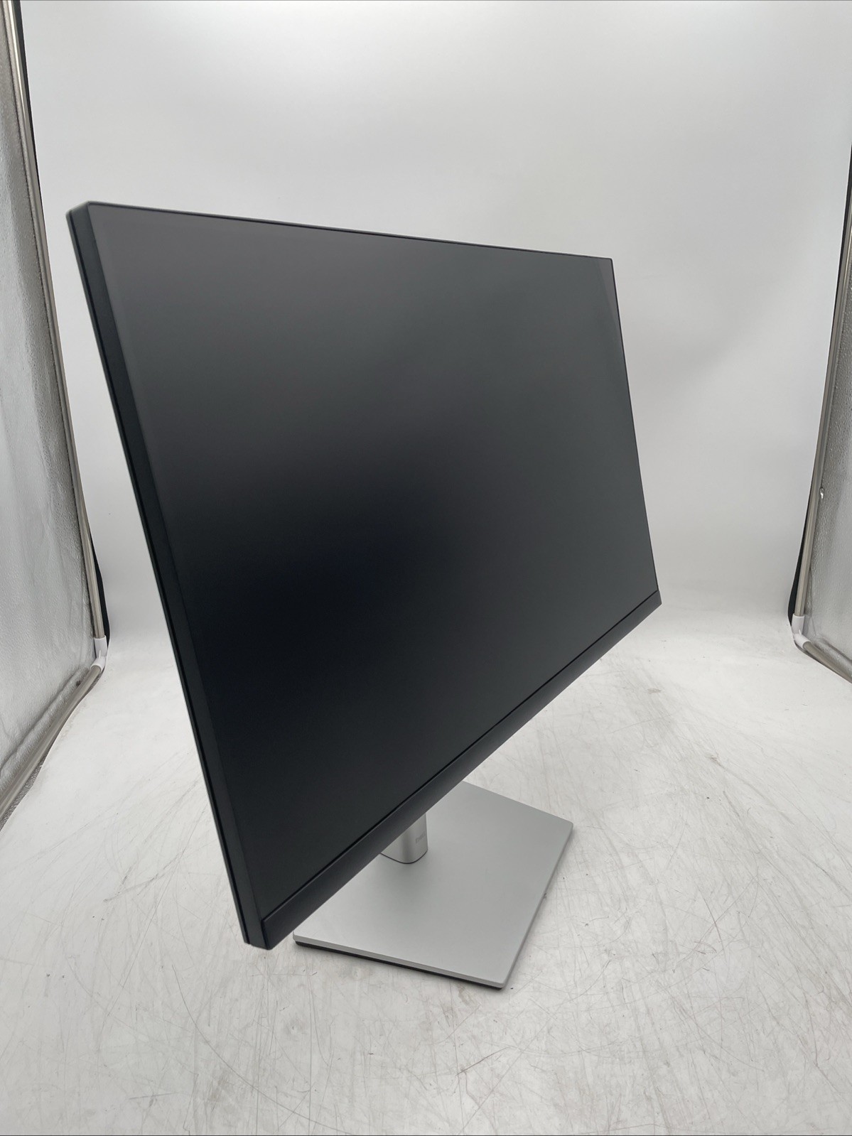 Dell P2723D 27″ QHD IPS Monitor 2560×1440 USB Hub DisplayPort HDMI W/Stand