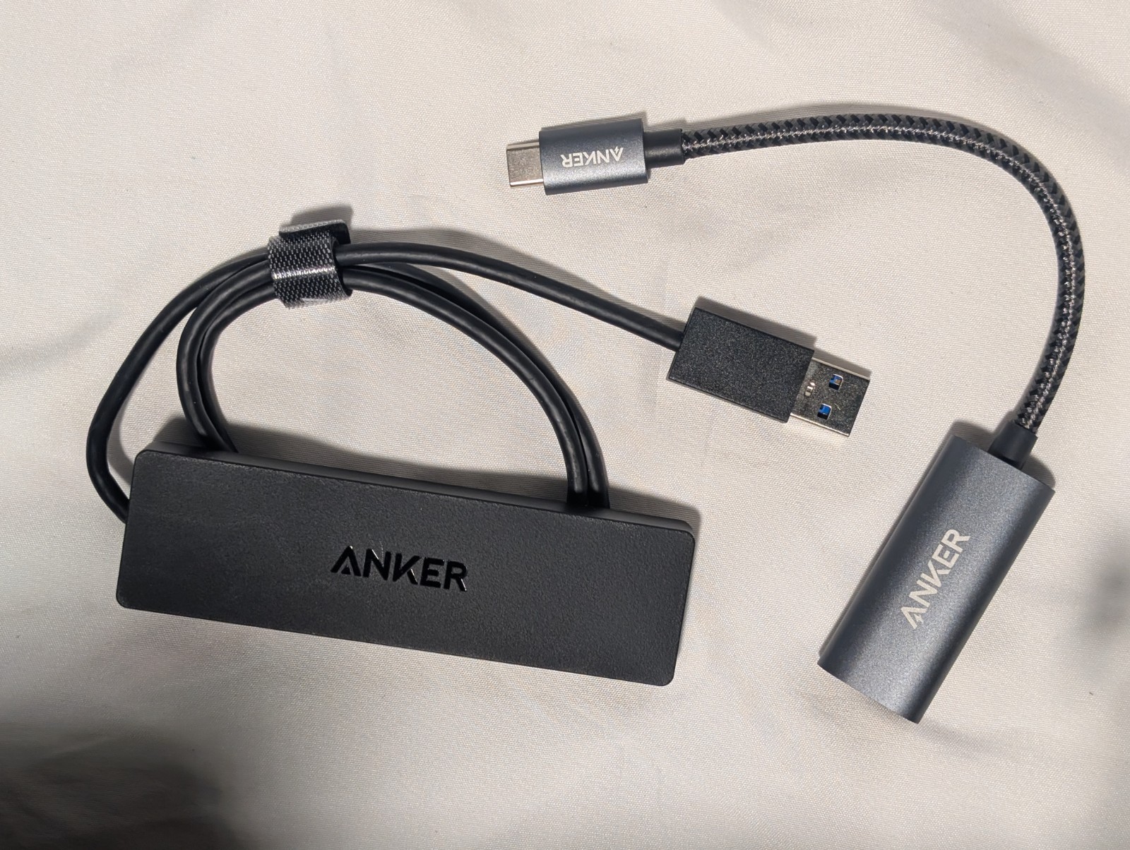 Anker 4-Port USB 3.0 Ultra Slim Data Hub Black A7516 + USB-C to HDMI Adapter