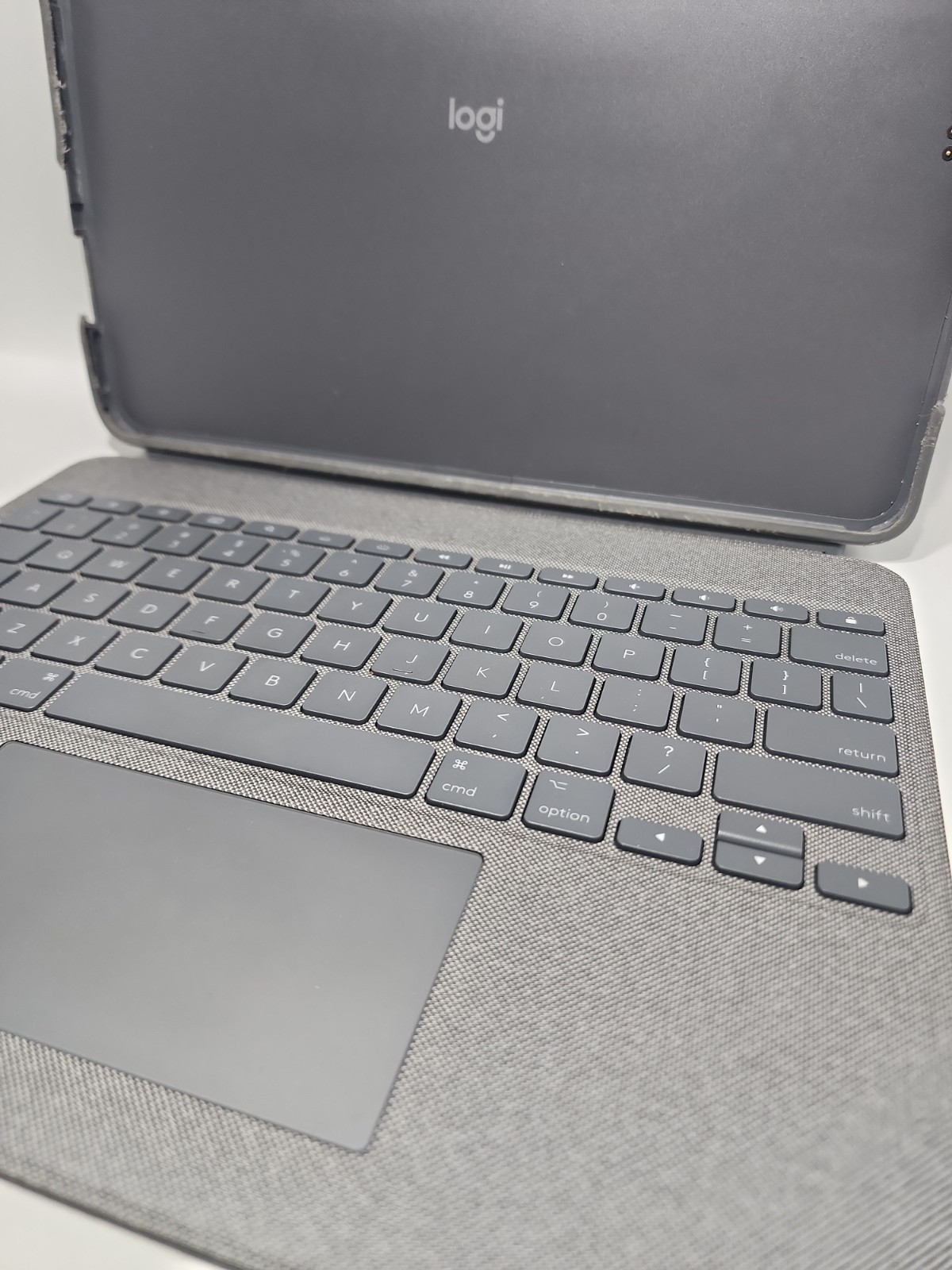 Logitech Combo Touch Keyboard Case with Trackpad for iPad Pro 12.9 inch Used