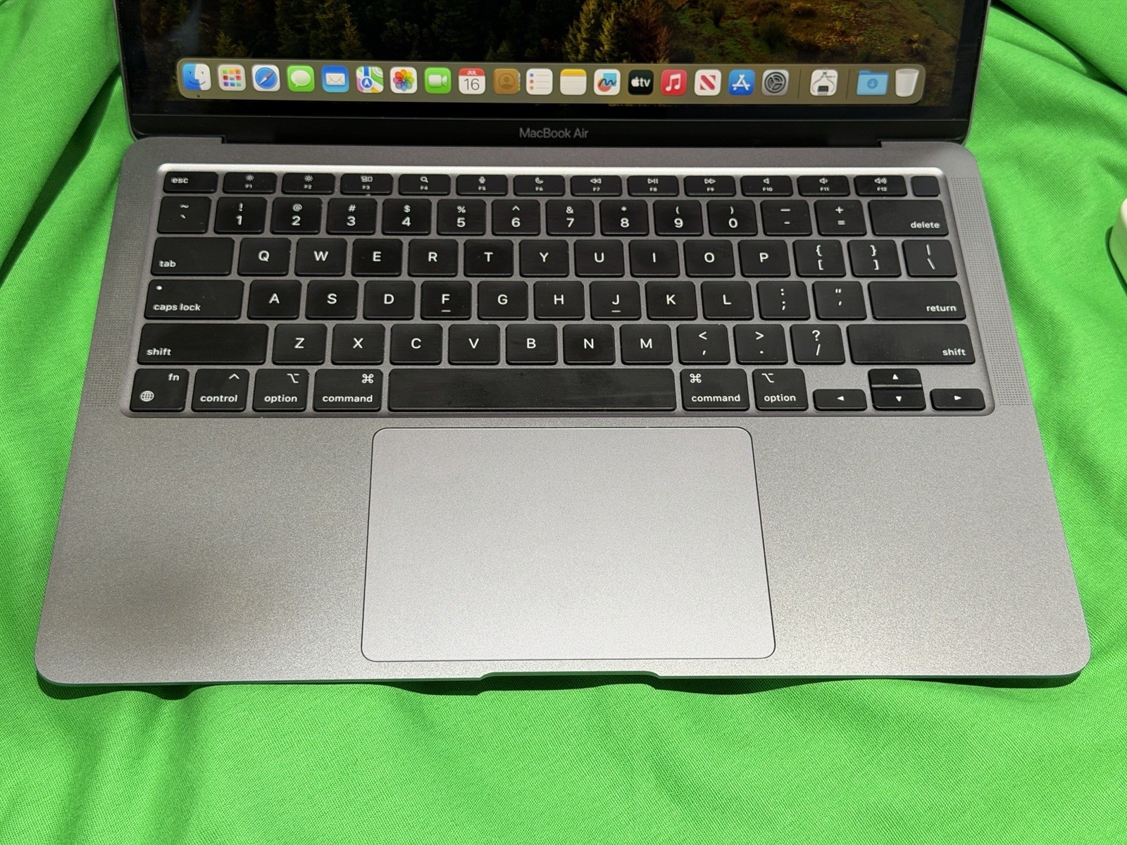 2020 Apple MacBook Air 13.3″ M1 7C GPU 3.2GHz 8GB RAM 256GB SSD