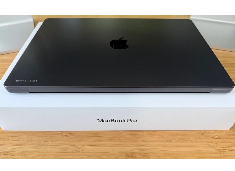 MacBook Pro 16″ NANO, M4 Max, 40c GPU, 128GB, 8TB, Space Black – AppleCare
