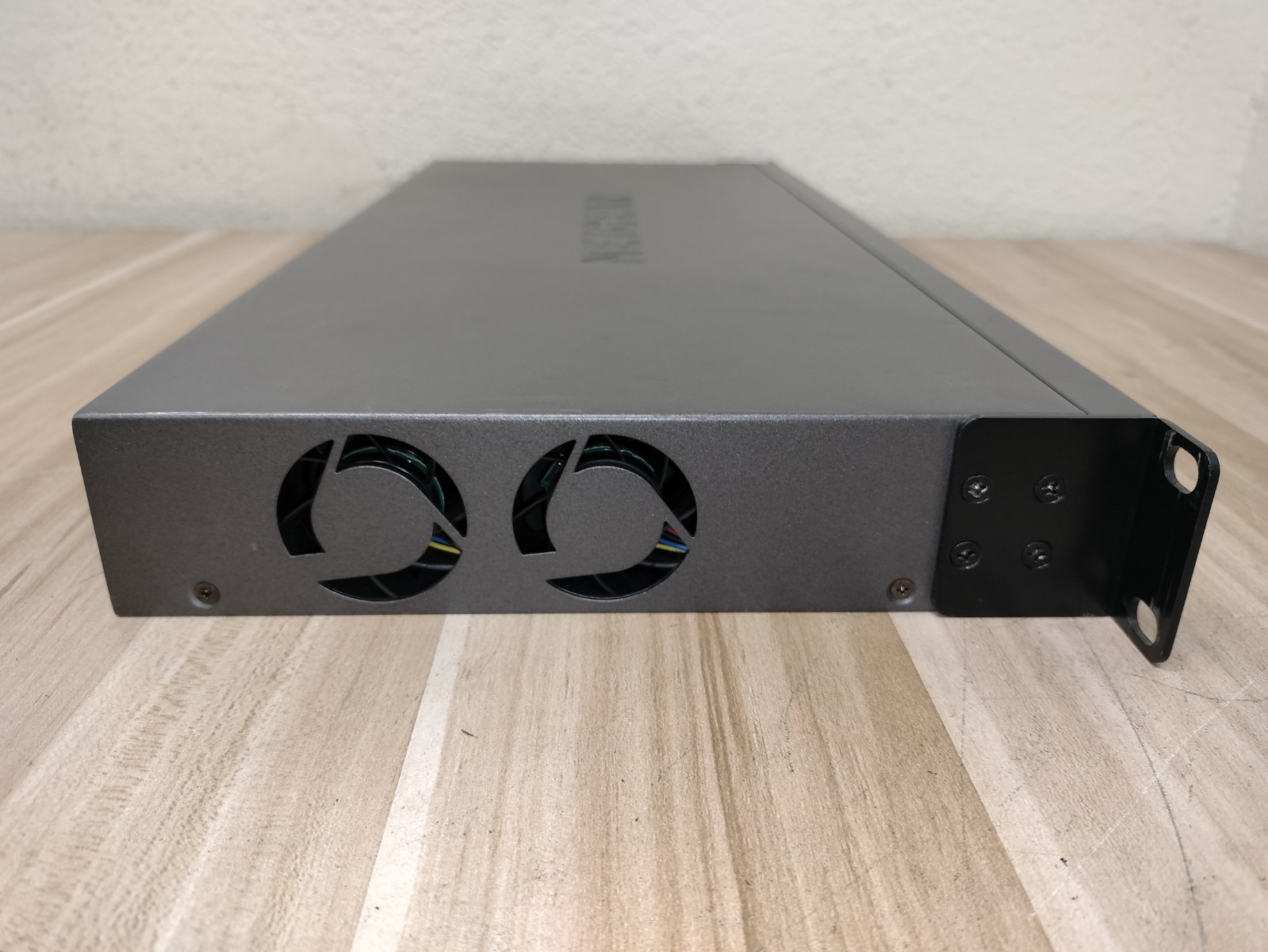 Netgear ProSafe XS716T 16-Port 10-Gigabit Smart Managed Switch w/ Rack Ears