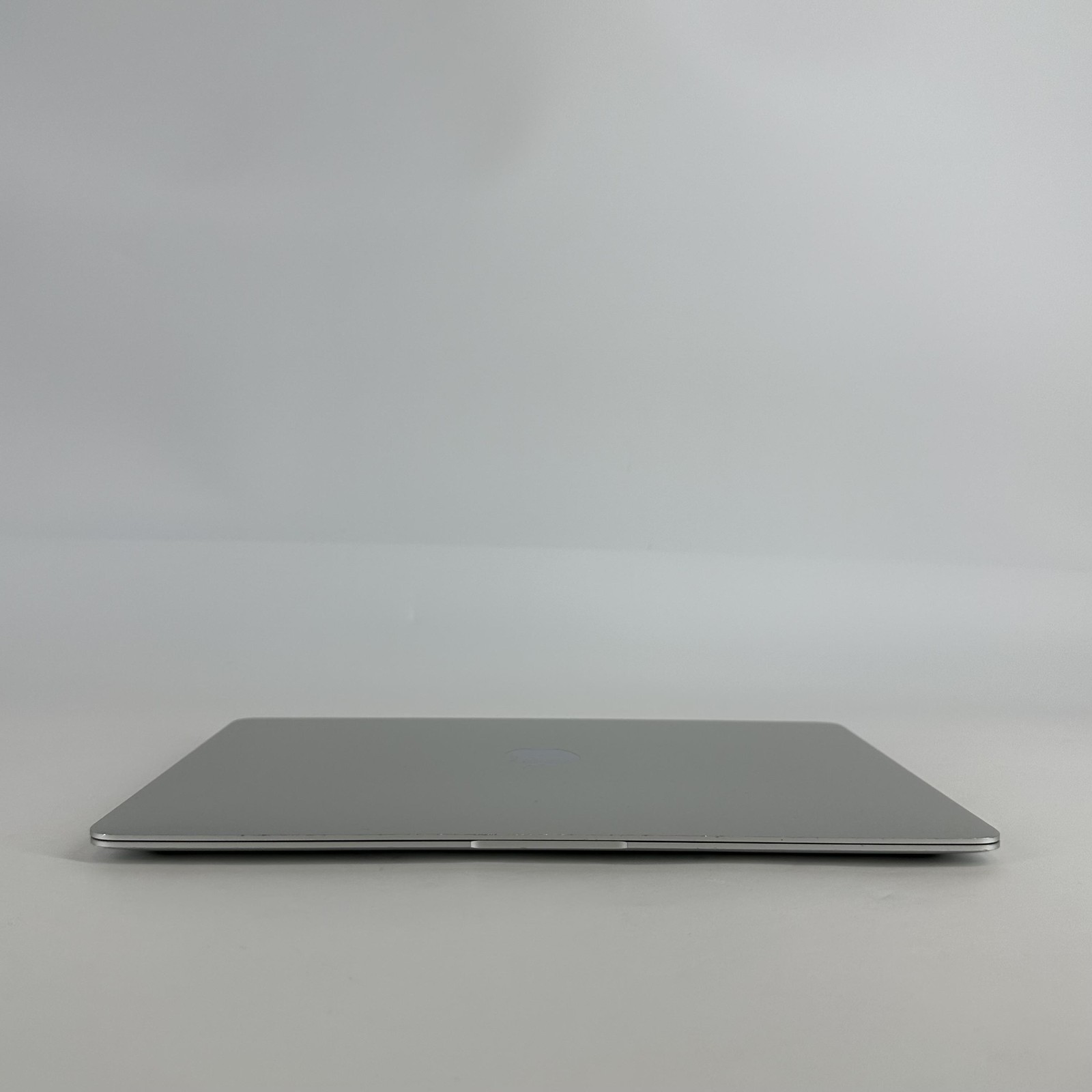 MacBook Air 13 Silver 2020 3.2 GHz M1 8-Core CPU 7-Core GPU 8GB 256GB LCD Bleed