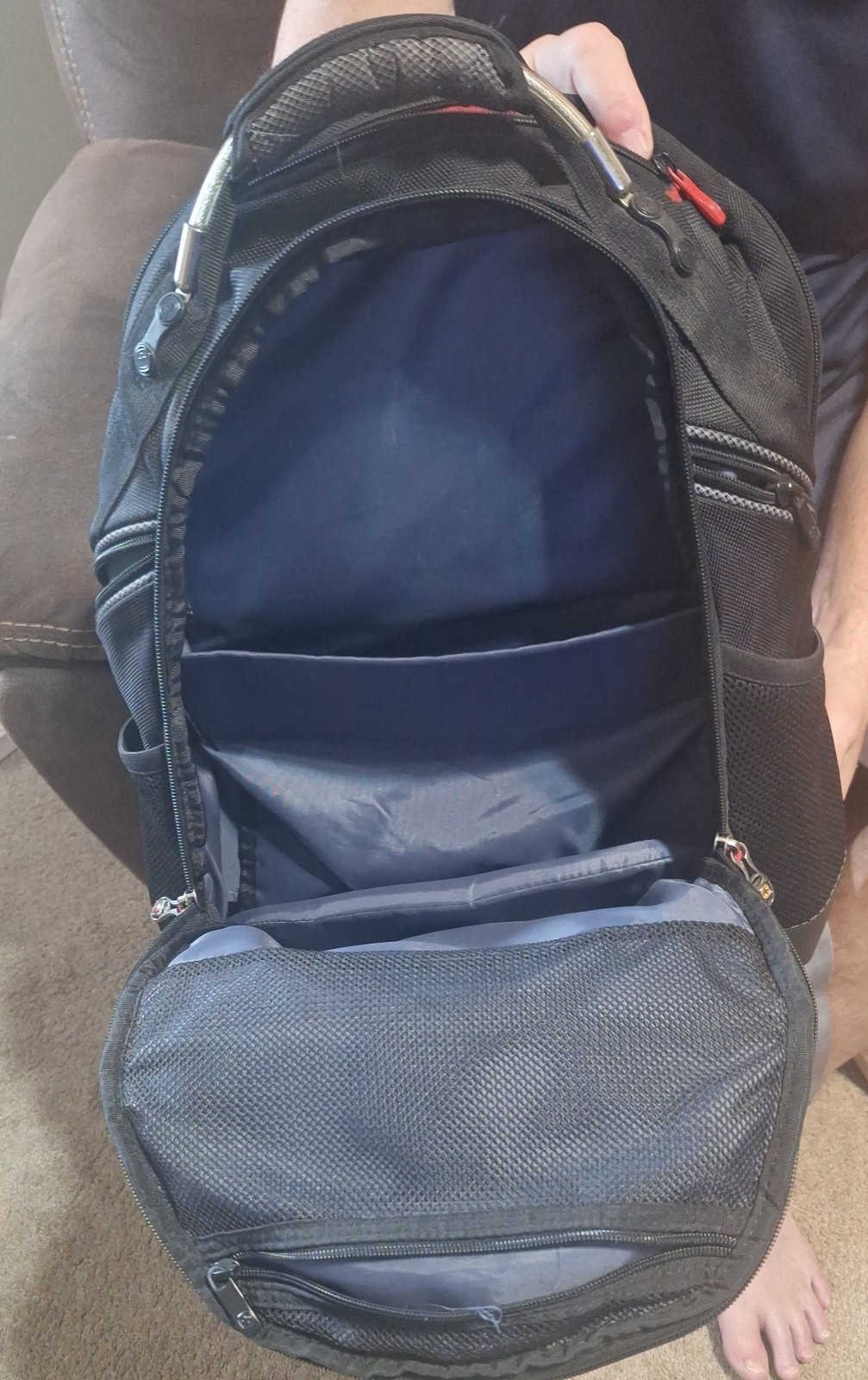 Swiss Gear Wenger Laptop 16″ Backpack Black Gray, Shock Absorbing Techology
