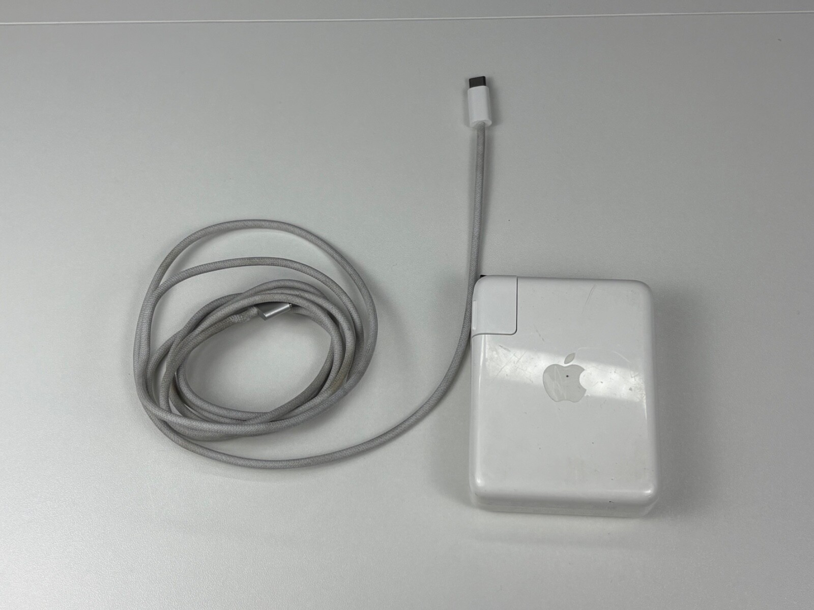 Apple MacBook Pro 16″ (1TB SSD, M1 Pro, 16GB) BUNDLE WITH OEM CHARGER – Silver –