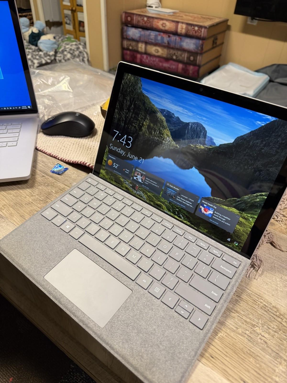 Microsoft Surface Pro 11.5in Touch Wi-Fi i7-8650U 16GB 237GB Win10 Pro Silver