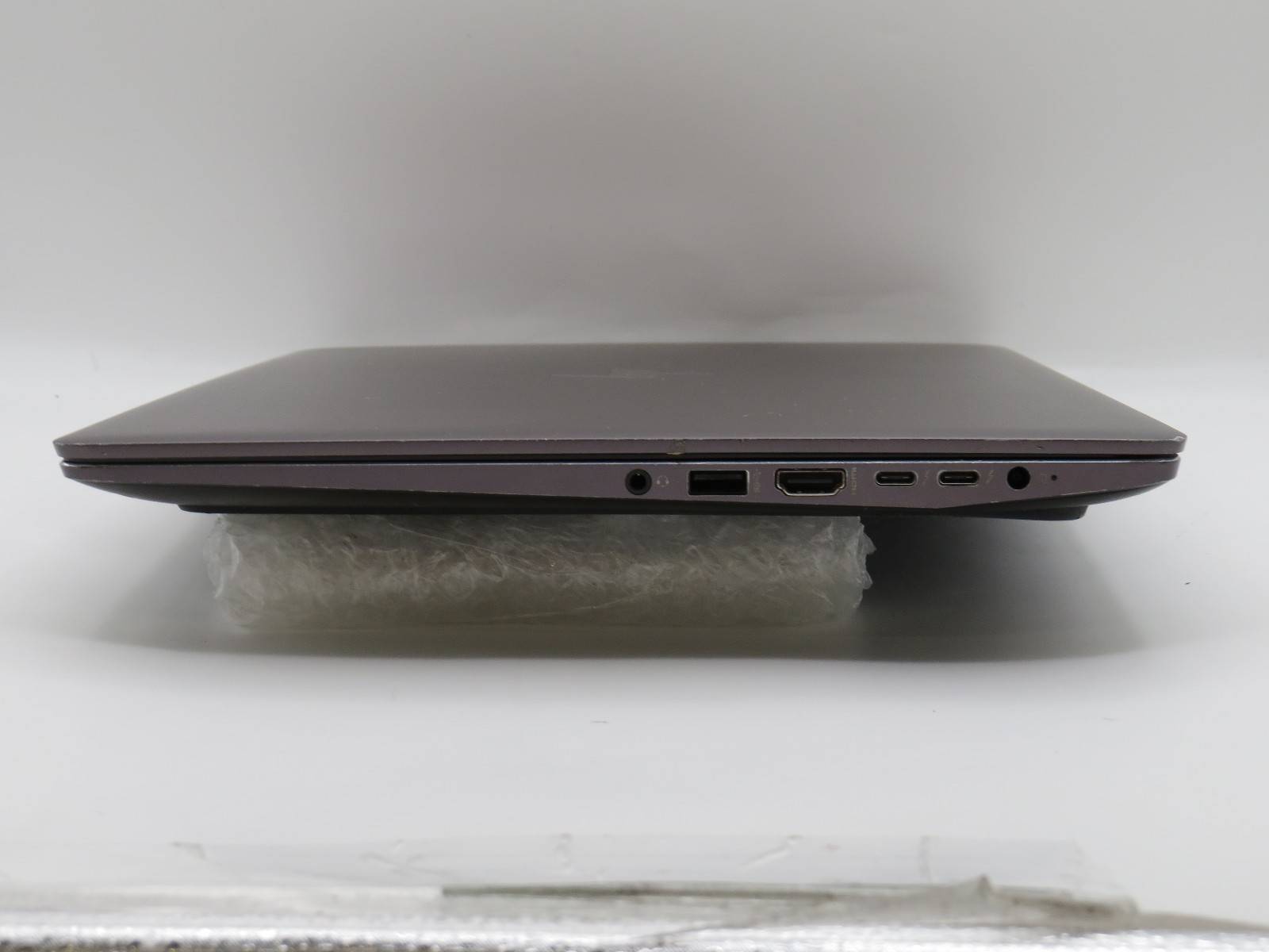 HP Zbook Studio G4 i7-7820HQ @ 2.9GHz 16GB DDR4 256GB m2 15″ No OS/AC