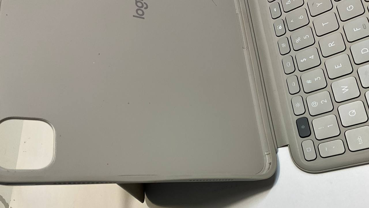Logitech Combo Touch Keyboard Case for iPad Pro 11-inch (M4) =READ=