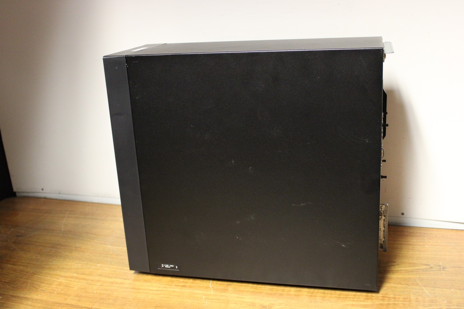 Lenovo ThinkStation P520c W-2245 8-Core 4.70Ghz 8Gb 256Gb Nvme P600 Win 11 HQ