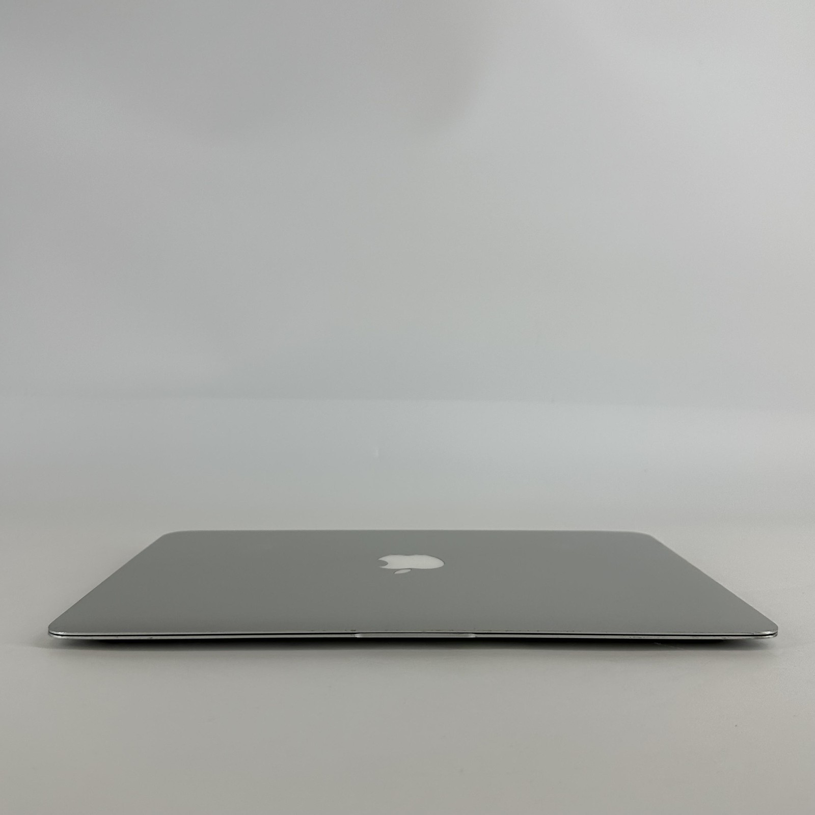 MacBook Air 13 Silver 2015 1.6 GHz Intel Core i5 5th Gen. 4GB 128GB Bent Frame