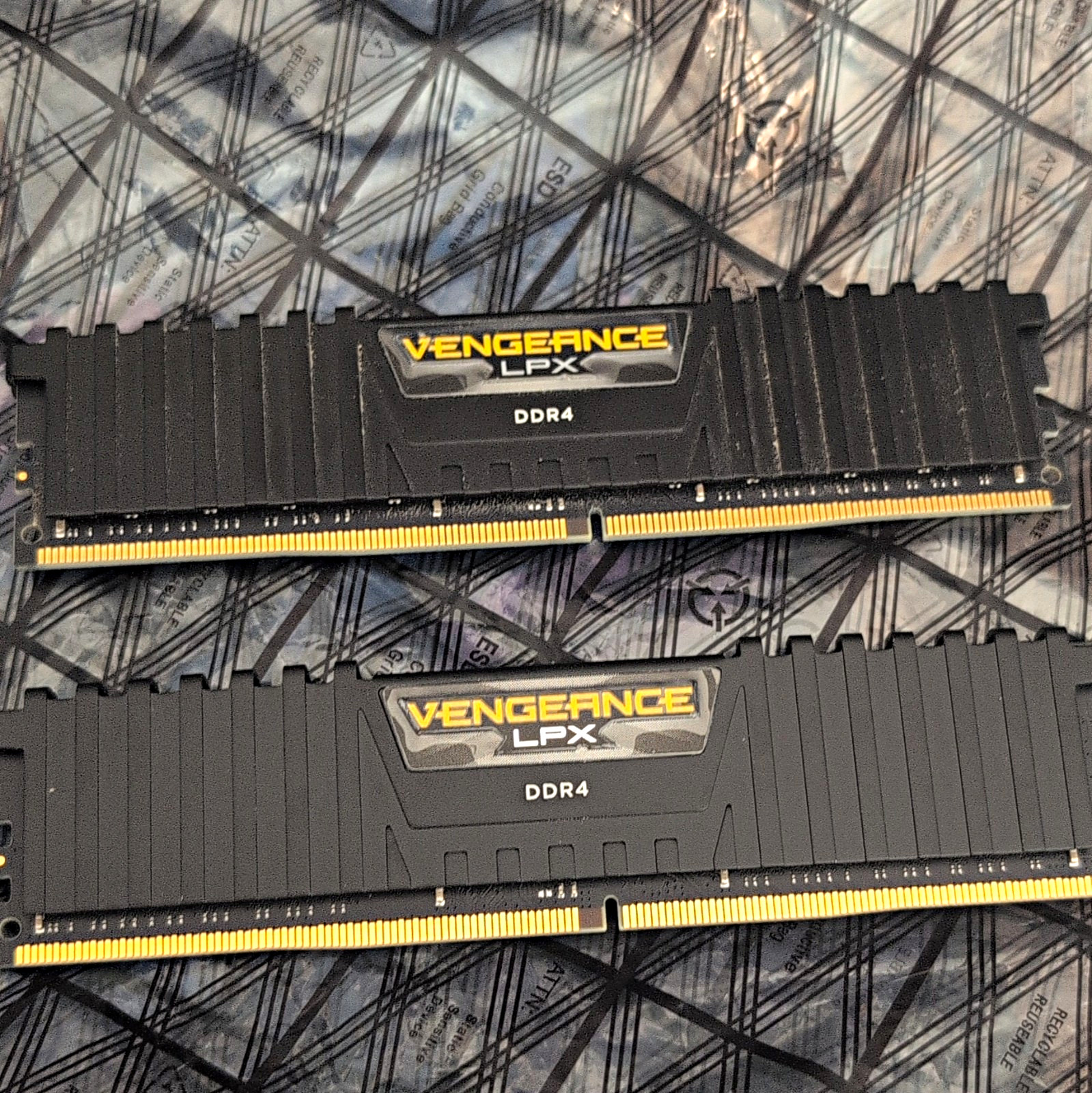 Corsair Vengeance LPX 32GB (2x16GB) DDR4-2133 DIMM Unbuffered CMK32GX4M2A2133C13