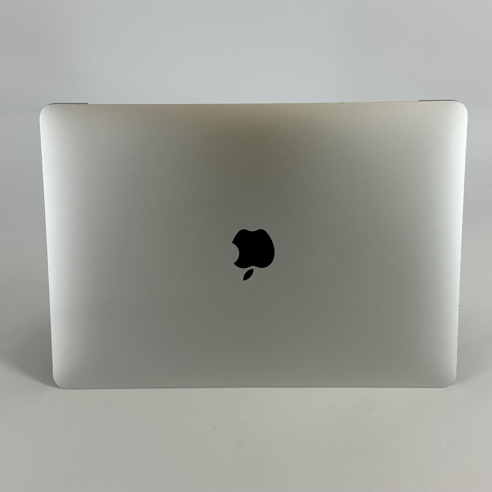MacBook Air 13 Silver 2020 3.2 GHz M1 8-Core CPU 7-Core GPU 8GB 256GB LCD Bleed