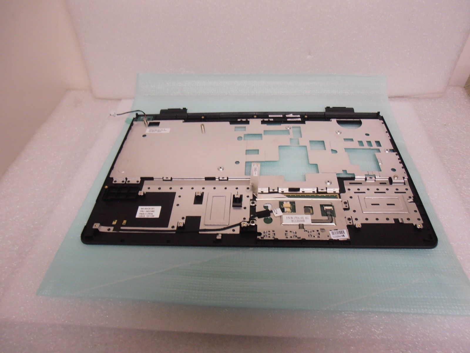 New Lenovo ThinkPad Edge E520 E525 Palmrest & TP Plastics 04W1480 6M.4MICS.001