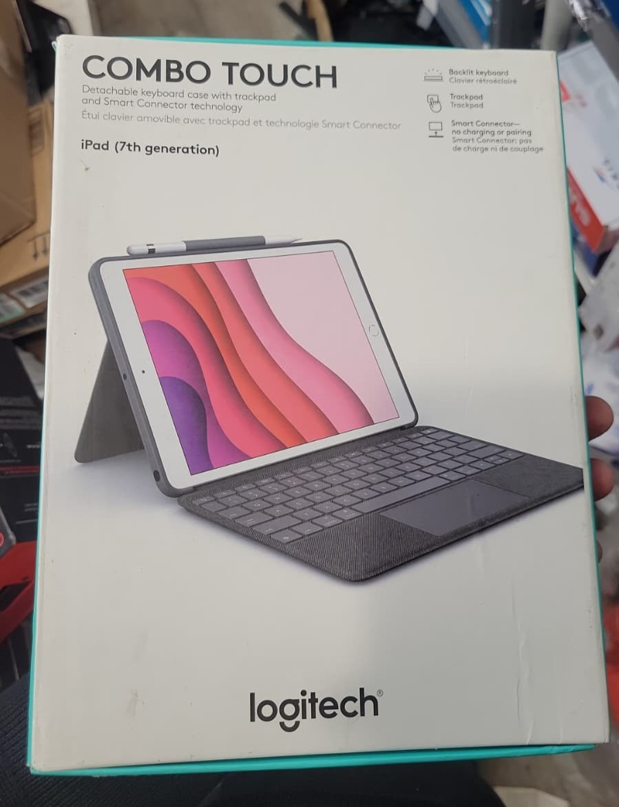 Logitech Combo Touch for iPad (7th, 8th and 9th generation) Open Box