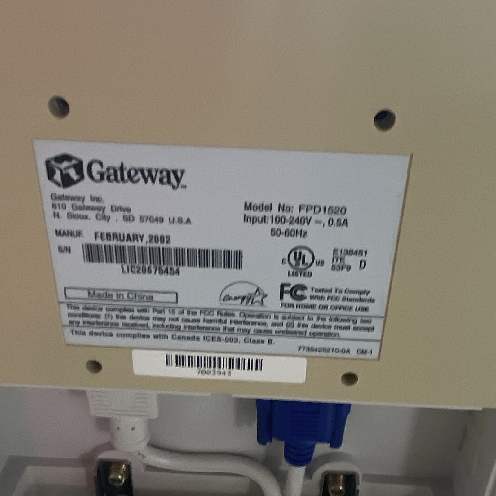 Gateway FPD1520 15″ LCD Monitor Beige 1024×768 4:3 VGA Built-In Speakers