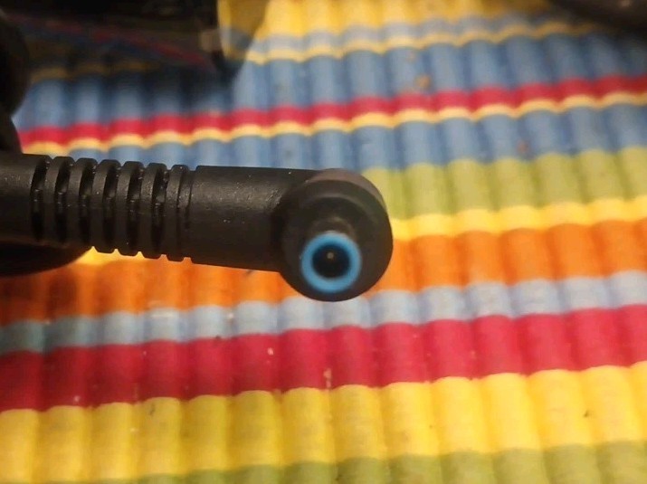 19.5V-10.3A Replacement AC Adapter From China Fits Various Laptops (See Photos)