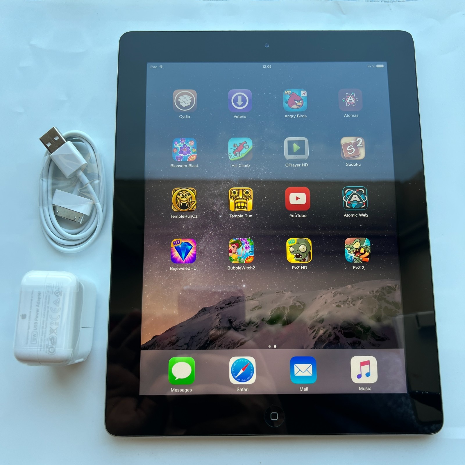 Apple iPad 3rd 32GB iOS 8.4.1 Cydia Veteris 9.7″ Retina Wi-Fi A1416 Engraved