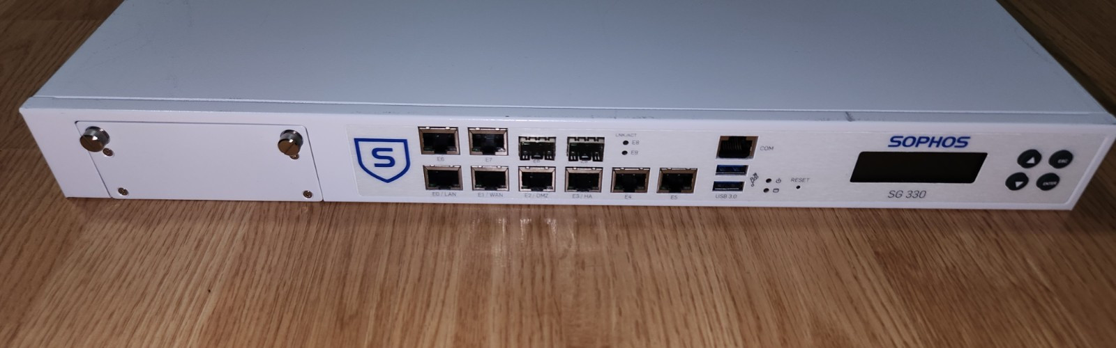 Sophos SG 330 UTM 9 rev1 8-port Gigabit Firewall Security Appliance