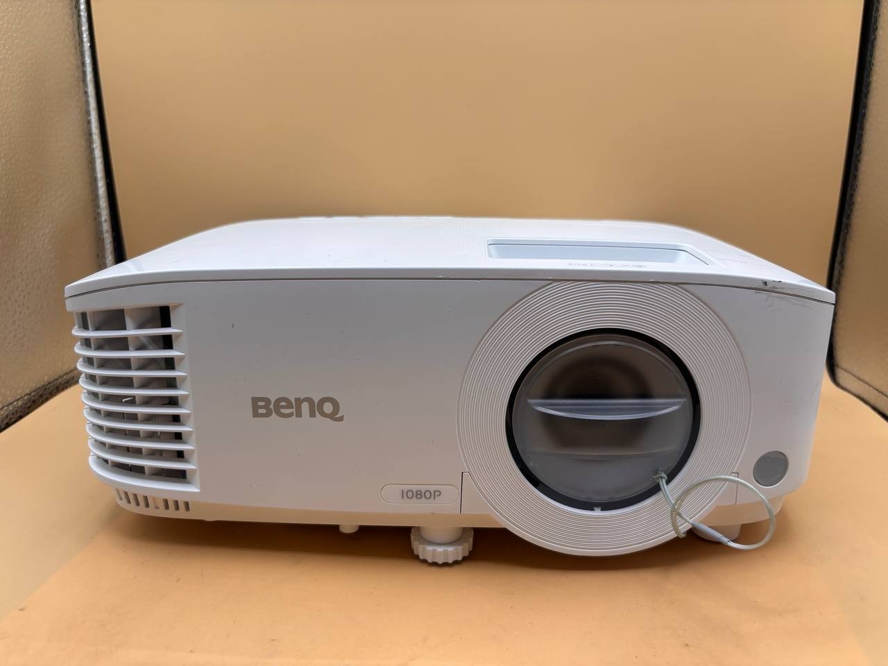 BenQ MH733 Full HD DLP Projector 4000 Lumens Great W/ Remote & Cords PH9