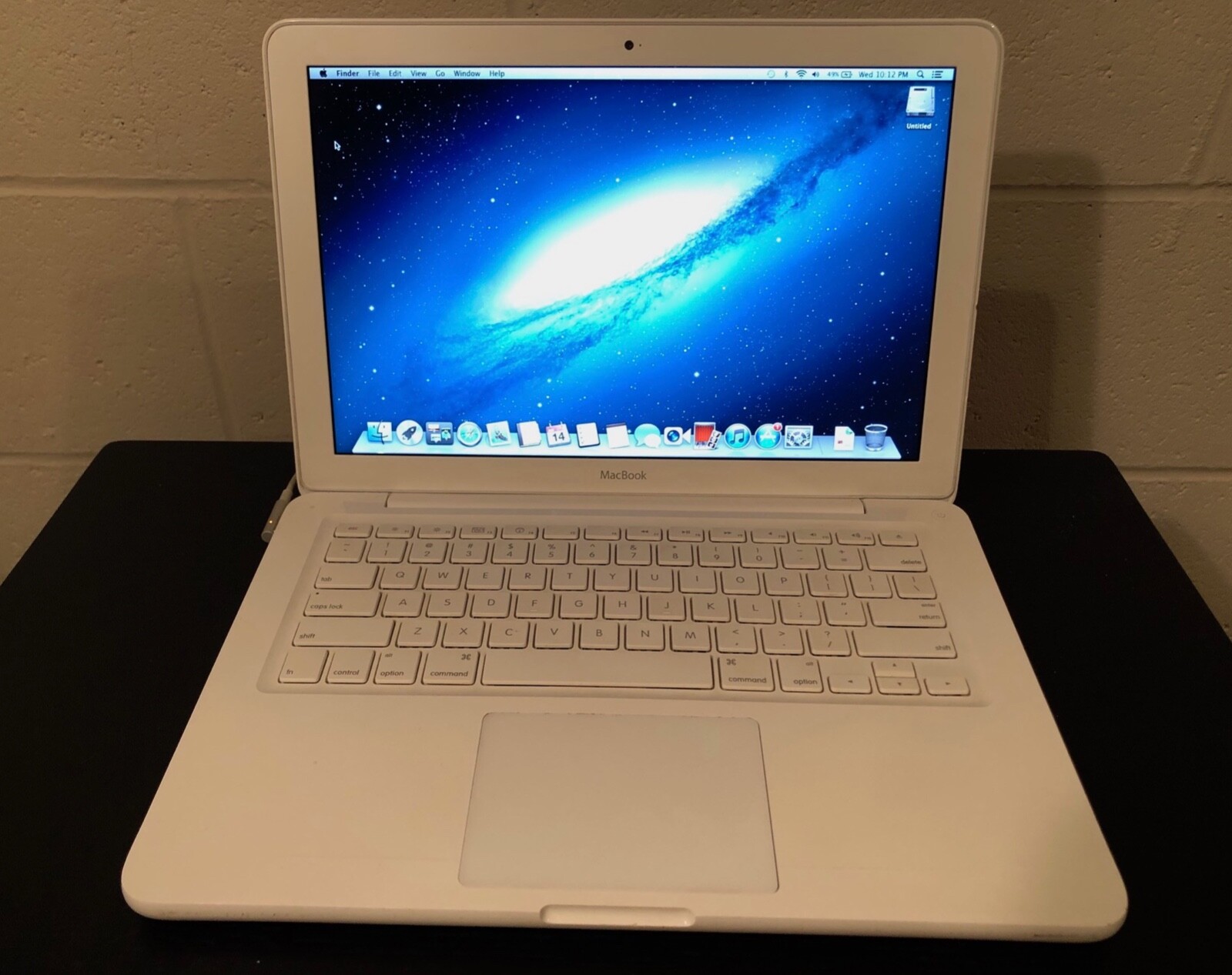 Apple MacBook 13” A1342 2010 2.4GHz/4GB/200GB/NVIDIA 320M – Working Battery!!!