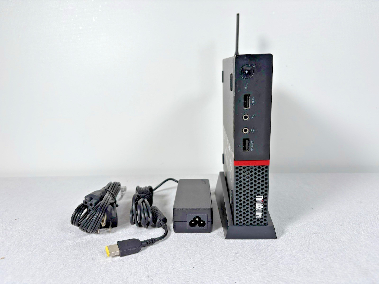 Lenovo ThinkCentre M715q Tiny PC AMD A6-8750E@3.0GHz 8GB RAM 128GB SSD W10 Pro