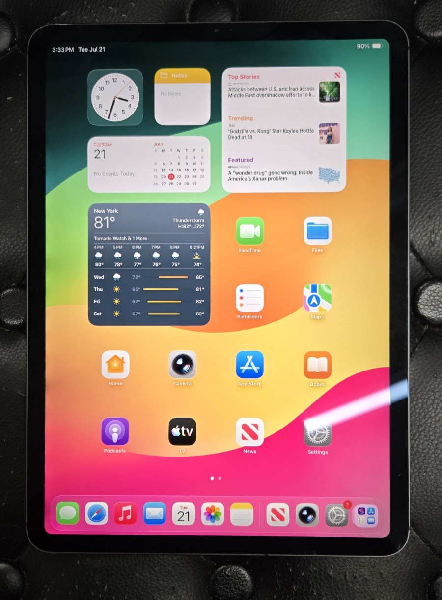 Apple iPad Pro 11″ (2nd Gen) A2230 1 TB, Wi-Fi + 4G – Space Gray+Magic Keyboard