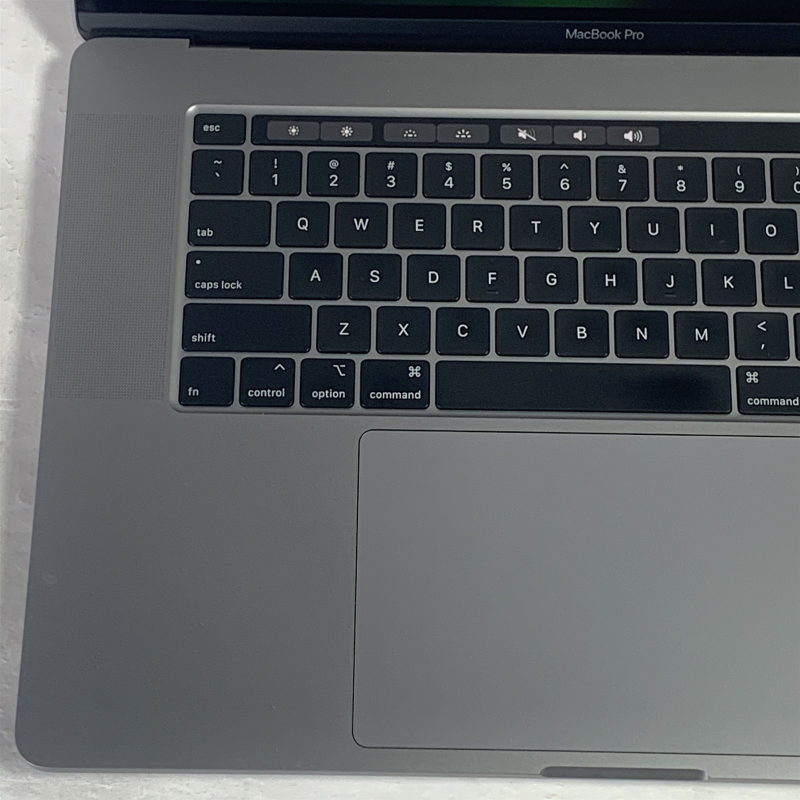 Apple MacBook Pro A2141 (2019) 16″ Laptop Core i9-9980HK 2.3GHz 16GB – 500GB SSD
