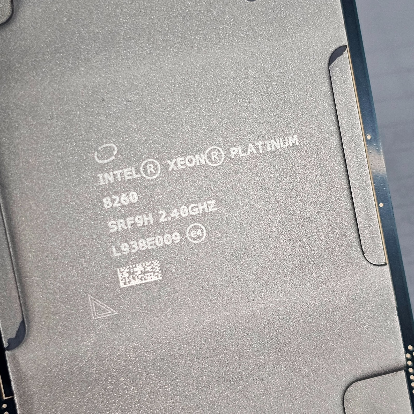 Intel Xeon CPU Platinum Processor 8260 24-Core 35.75MB 2.4GHz SRF9H (Test Ok)
