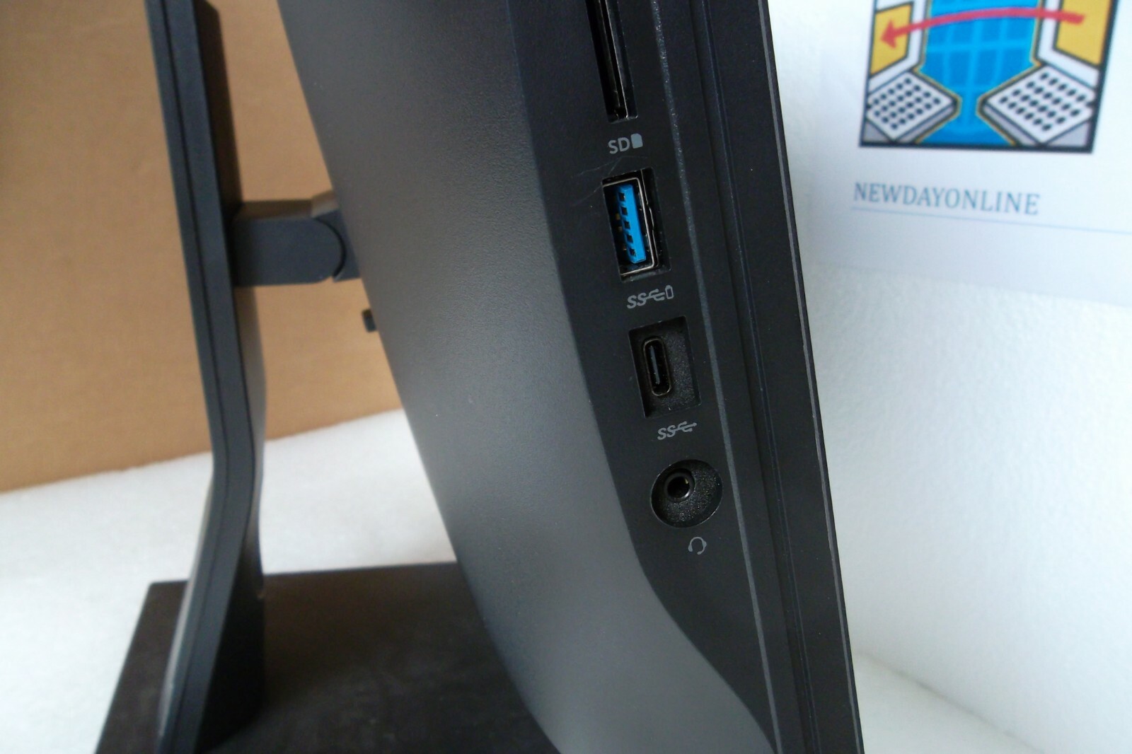 Dell Optiplex 7450 AIO Intel i7 (7th Gen) 3.60GHz 16GB Webcam Wi-Fi Touchscreen