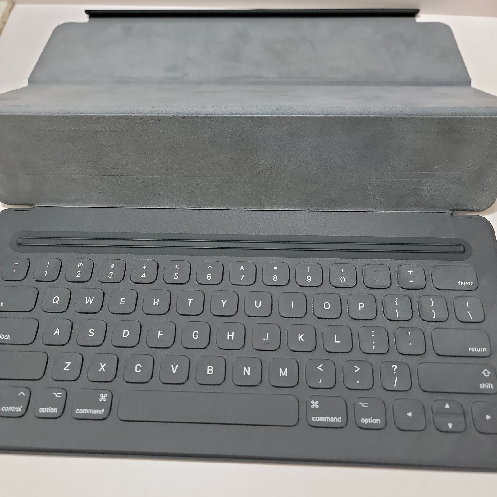 Apple Smart Keyboard for iPad Pro 1st or 2nd Gen 12.9″ A1636 Gray New Open Box
