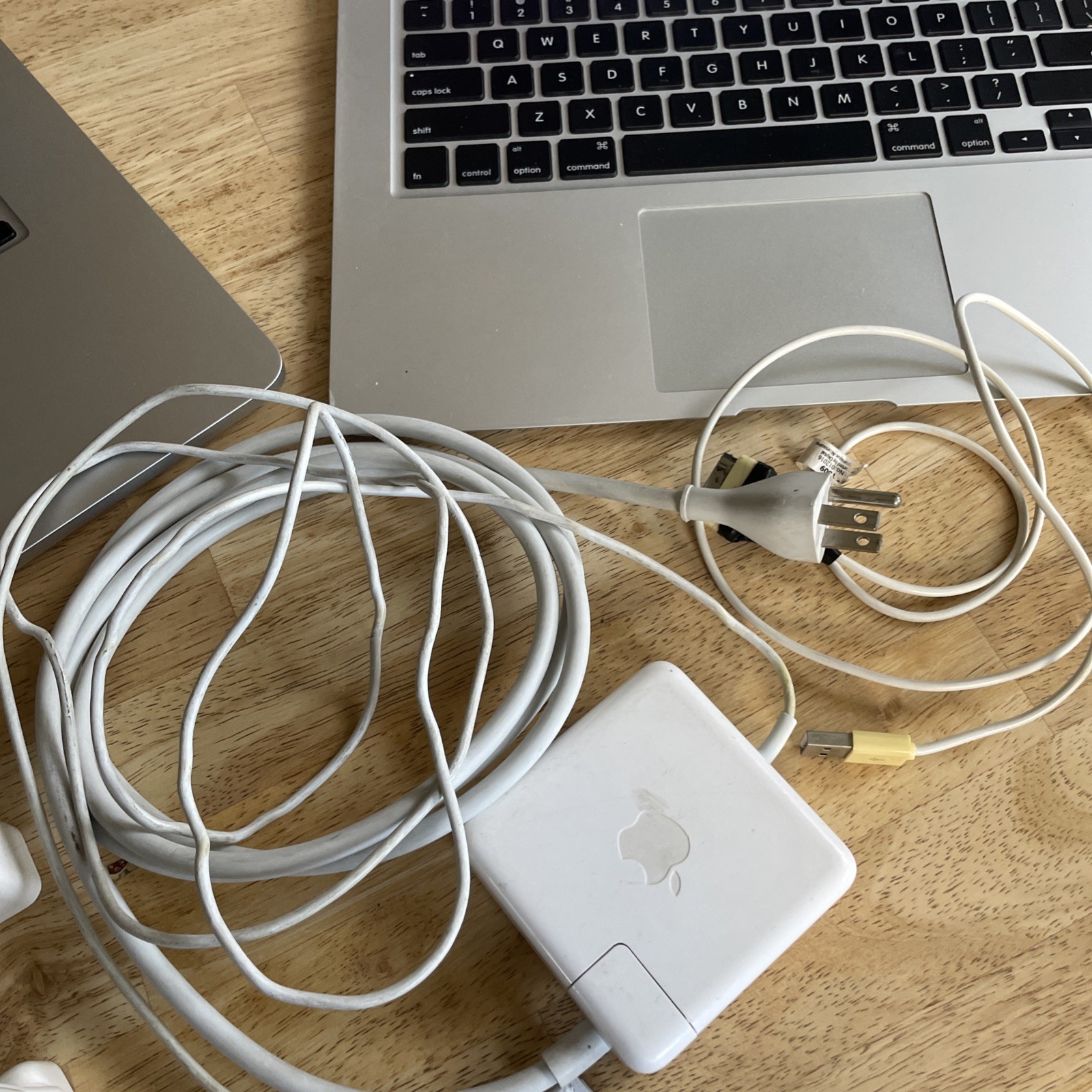🍎 Apple Bundle – MacBook Pro 2013 | MacBook Air 2013 | iPad2 | AirPods+Acces