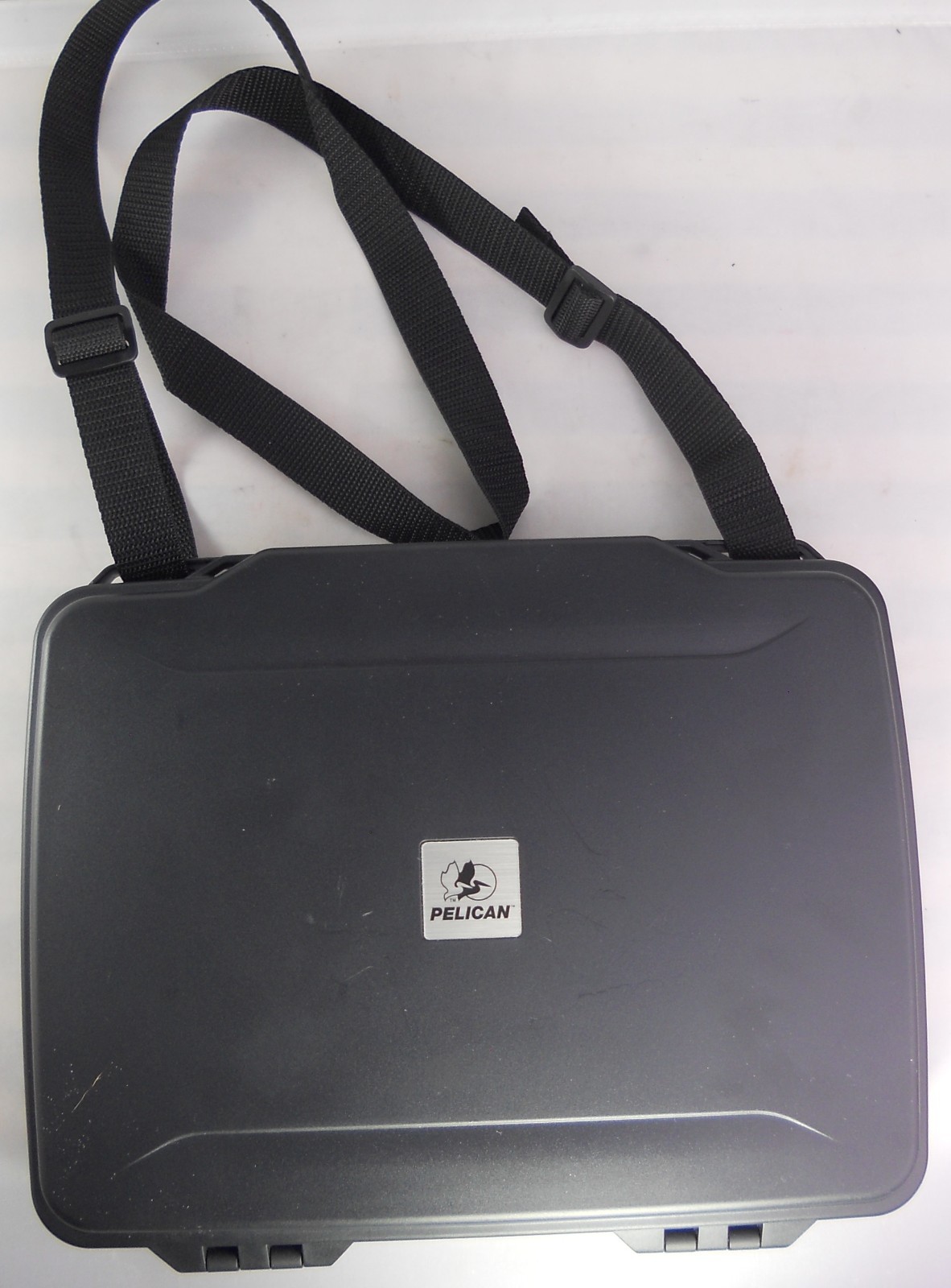 Pelican 1075 Case Hardside Tablet Electronics Container Black Strap Padded