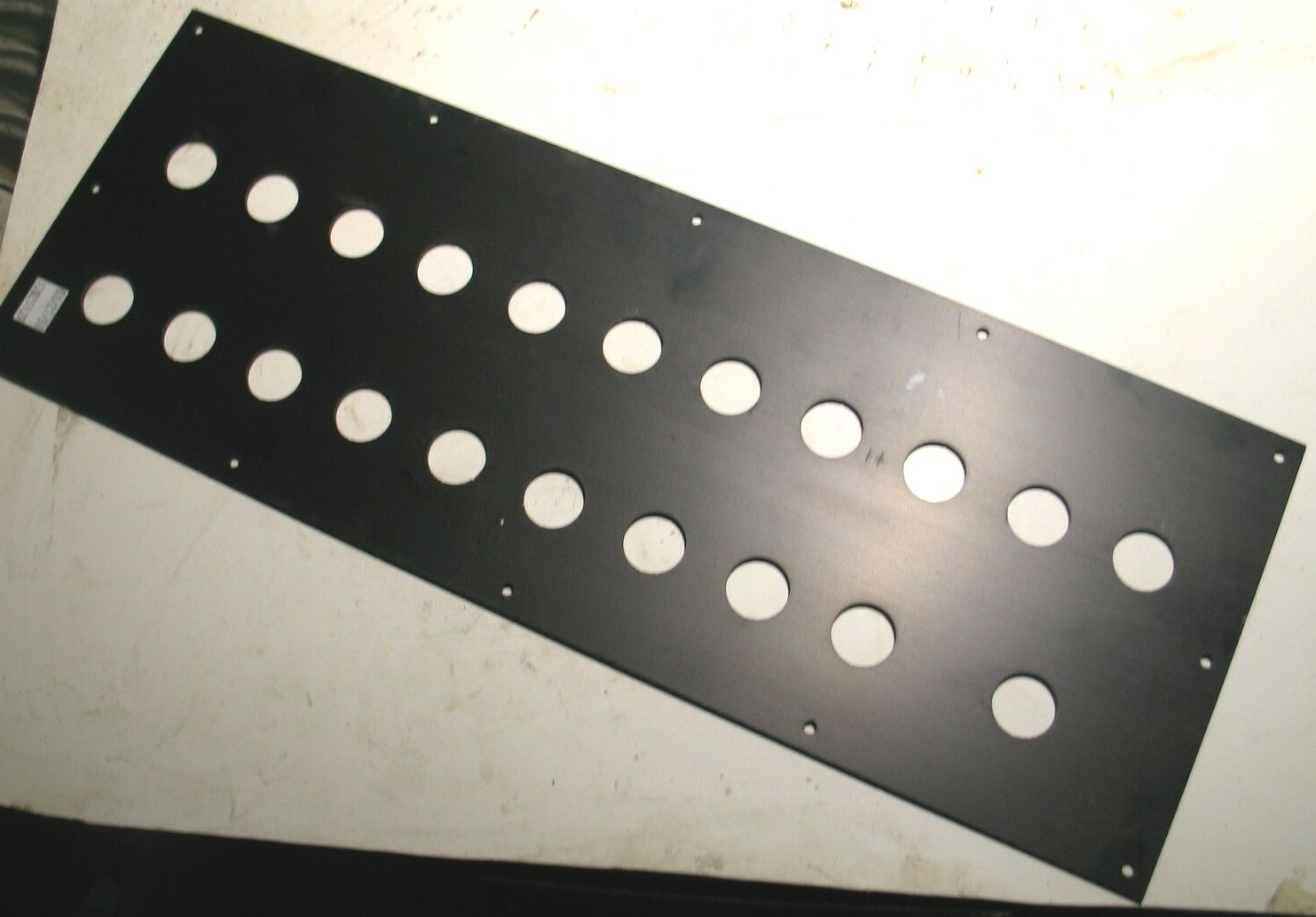 NEW 19 INCH PATCH PANEL 21 PLS 22MM SWITCH / LIGHT / CONNECTOR HOLES 7″W P8197