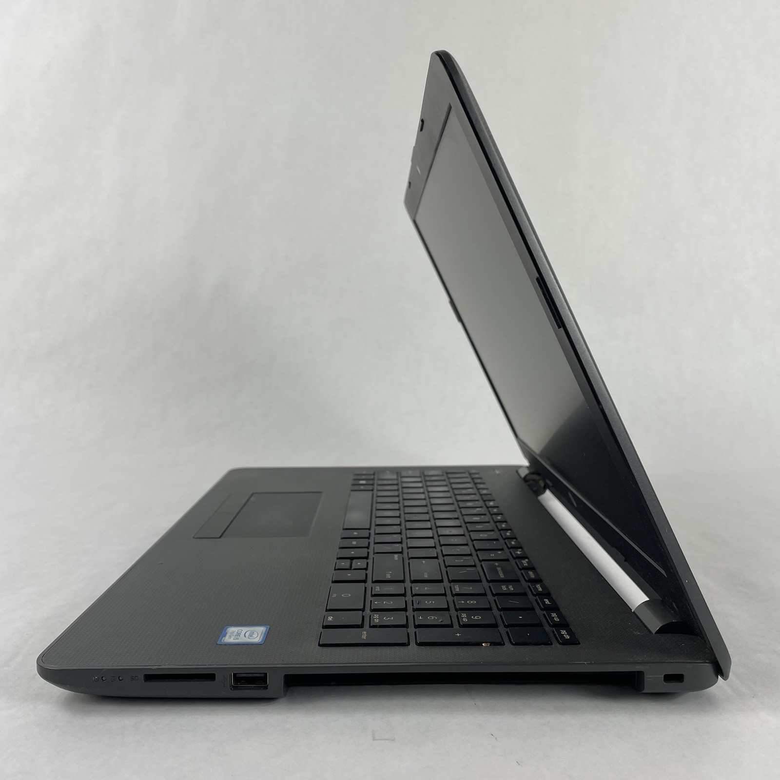 HP 250 G6 15.6″ i5-7200U 2.50 GHz 8 GB RAM No SSD No OS – Bad Keys READ